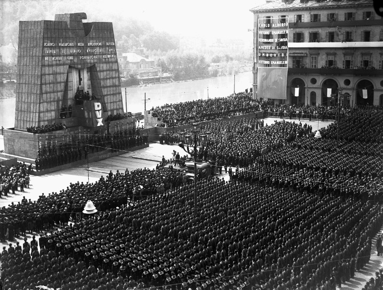 Olasz fasiszták ünnepsége Torinóban, 1939-ben. Fotó: AFP/Farabola/Leemage