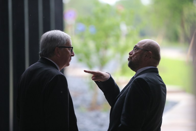Jean-Claude Juncker és Martin Schulz. Fotó: KAY NIETFELD/dpa