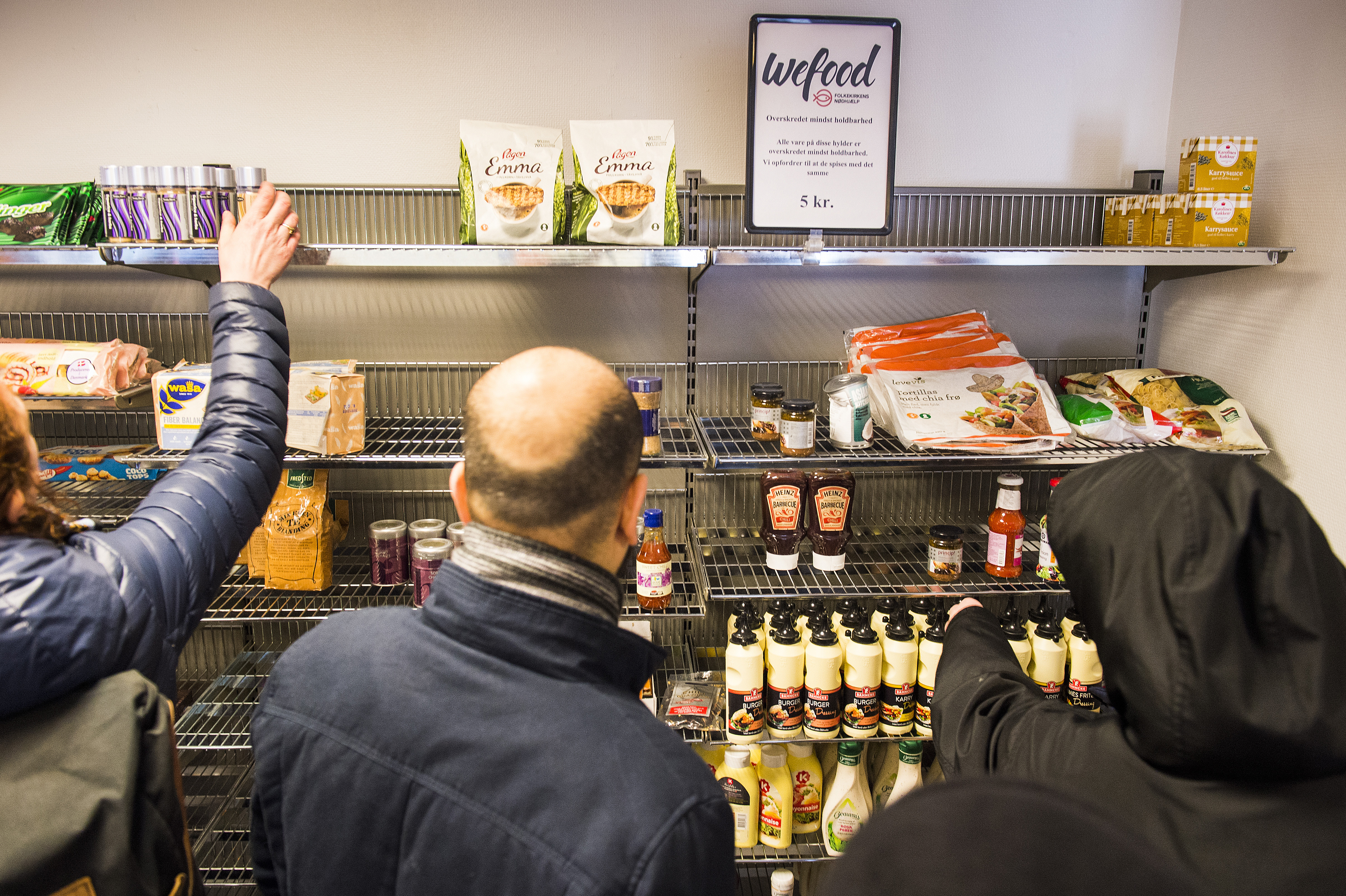 Óriási siker a dán szupermarket, ahol csak lejárt szavatosságú ételt kapni