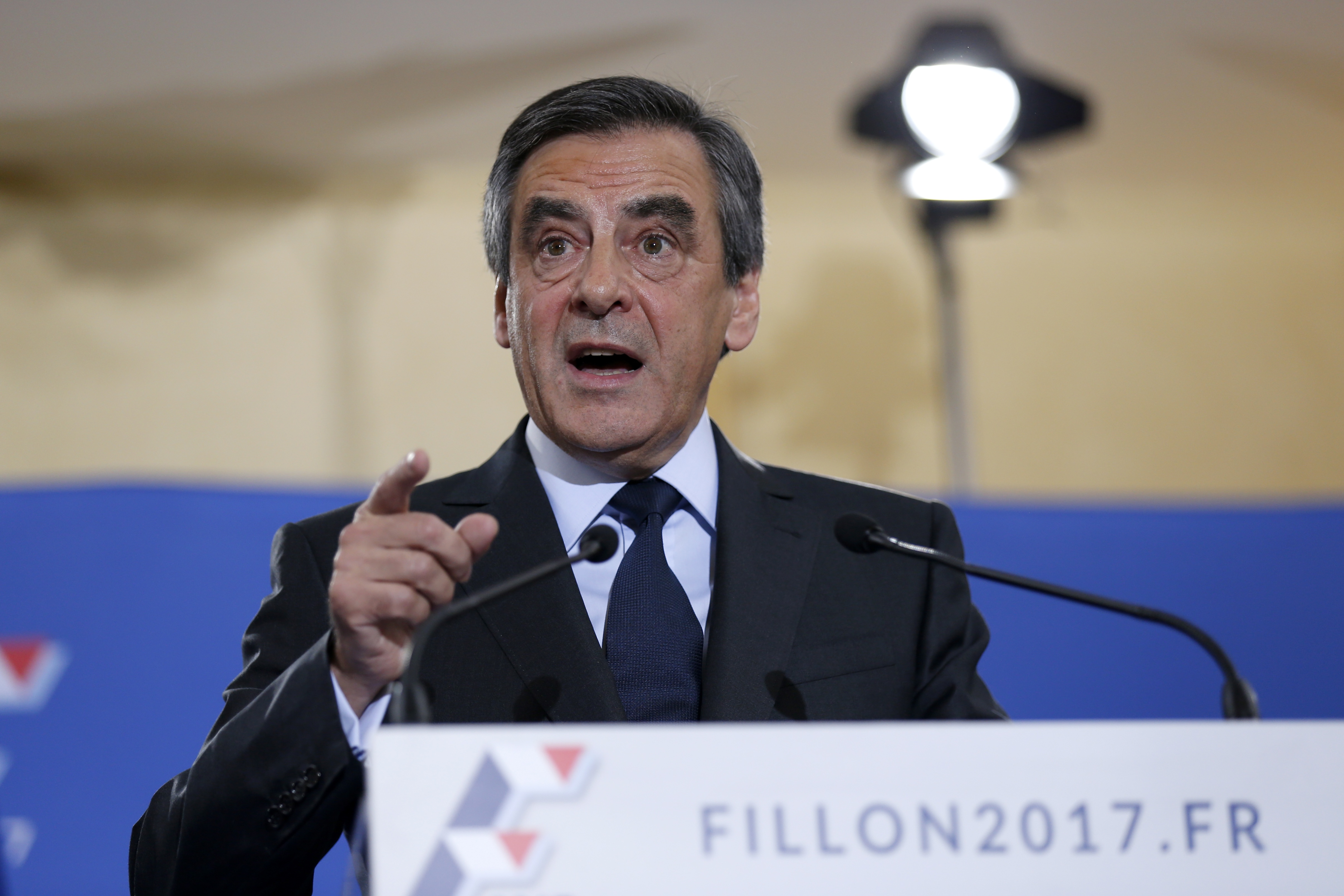 Vádat emel a francia ügyészség Francois Fillon ellen 