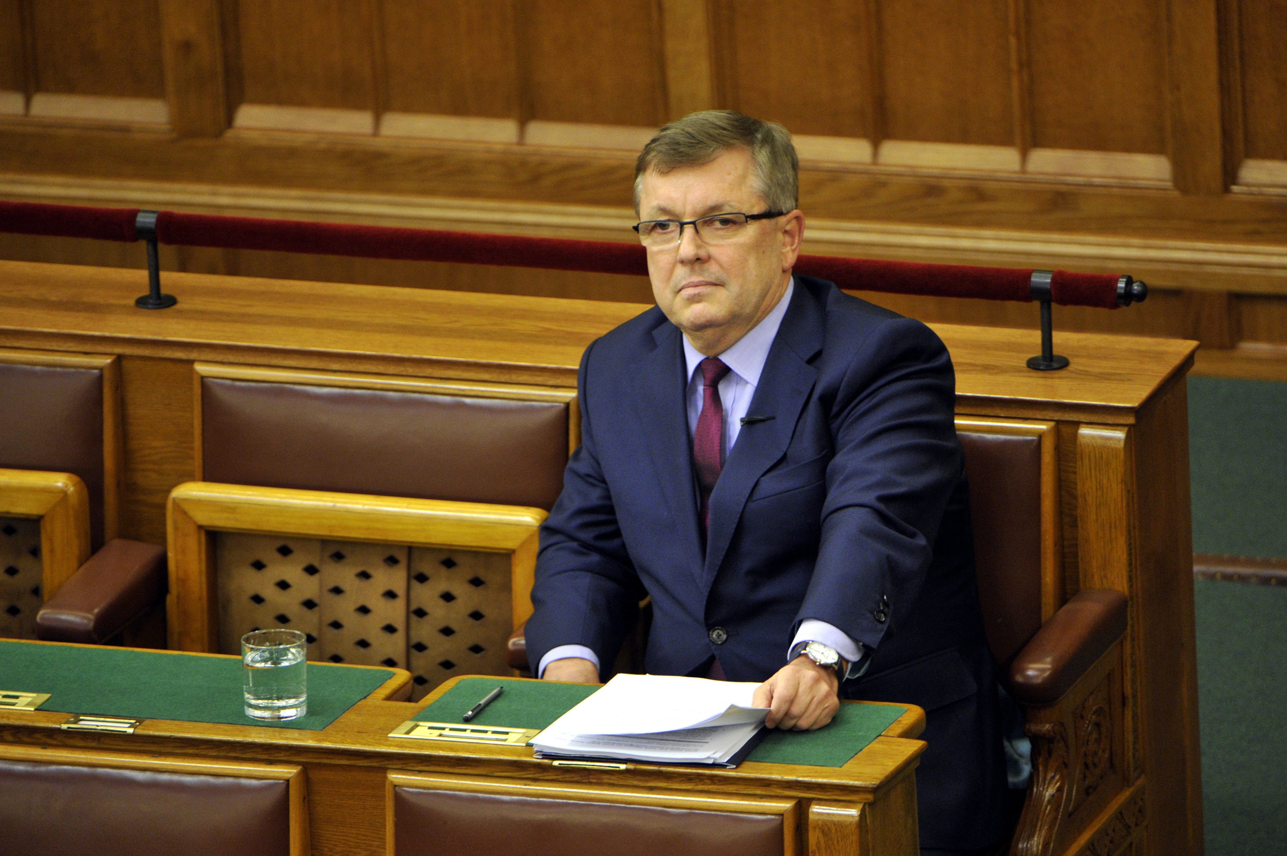 Matolcsy György, a Magyar Nemzeti Bank elnöke az Országgyűlés plenáris ülésén (Fotó: Kovács Attila / MTI)