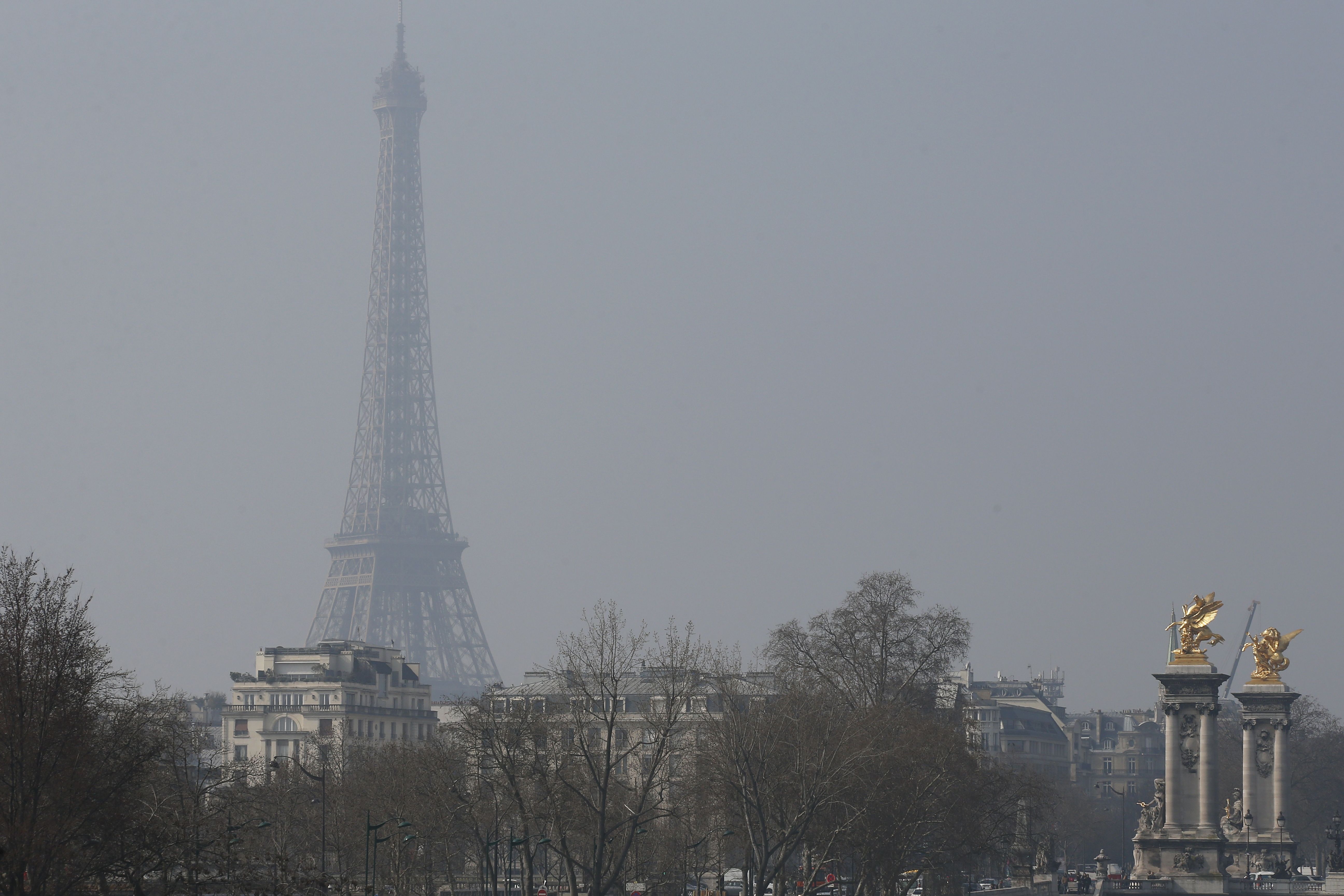 A párizsi autósok magasról tesznek a szmogriadóra