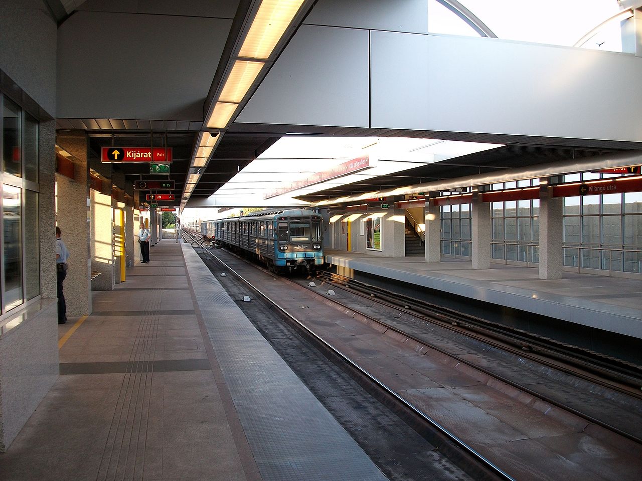 A Pillangó utcai megálló még a metrókocsik cseréje előtt (Forrás: Wikipédia)