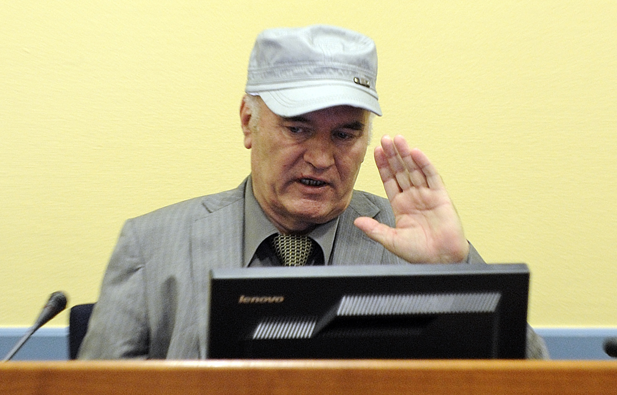 A vagyonvisszaszerző-jelölt és a vérbeli influenszer-politikus