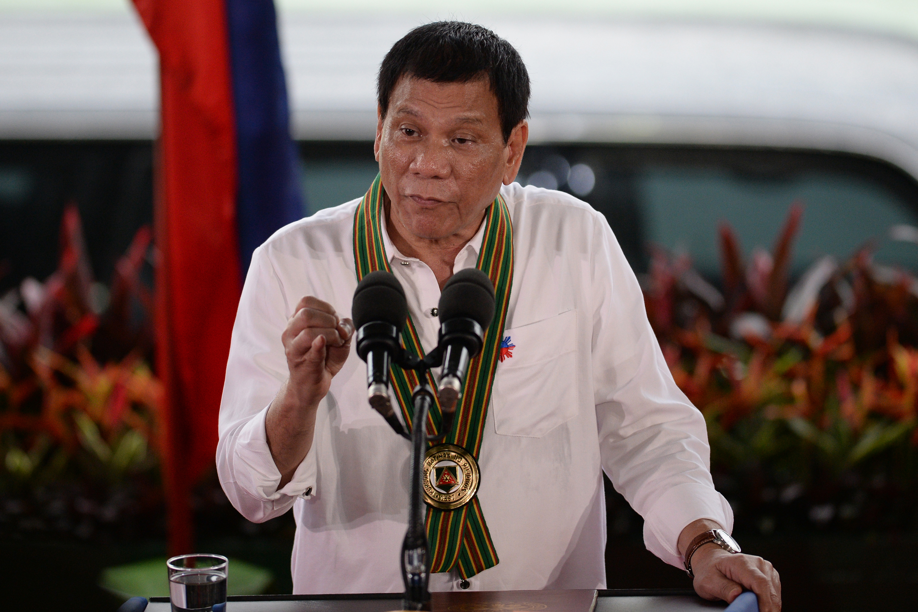 Helikopterből dobálná ki a korrupt politikusokat a fülöp-szigeteki elnök