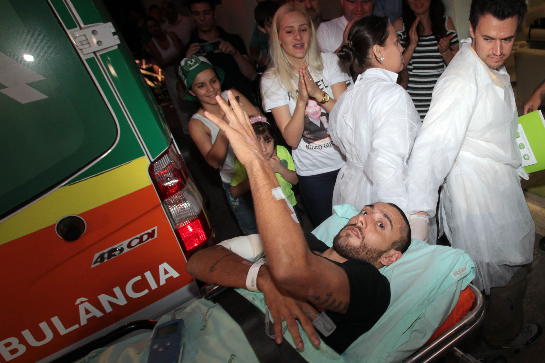 Egy perccel a gép lezuhanása előtt ült át barátja mellé a brazil focicsapat tragédiájának egyik túlélője