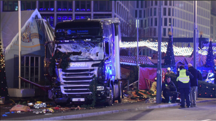 Teherautó hajtott egy karácsonyi vásárba Berlinben – kilenc halott, 50 sérült