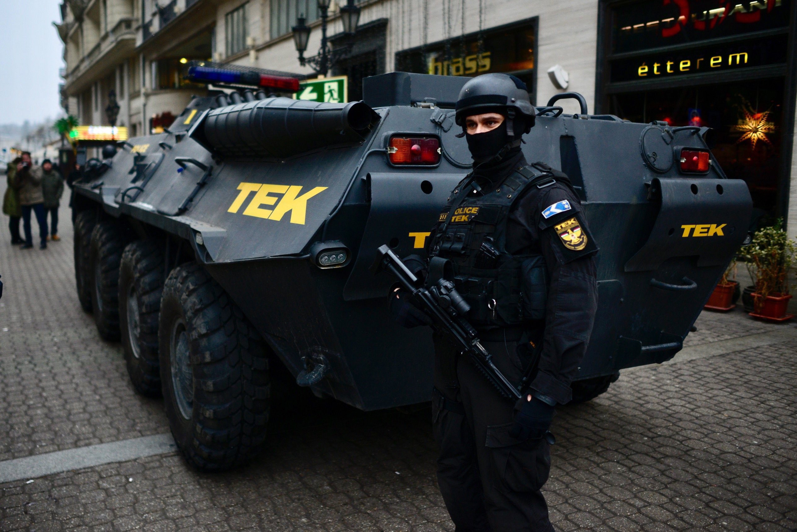 Magyar rendőr ritkán lő