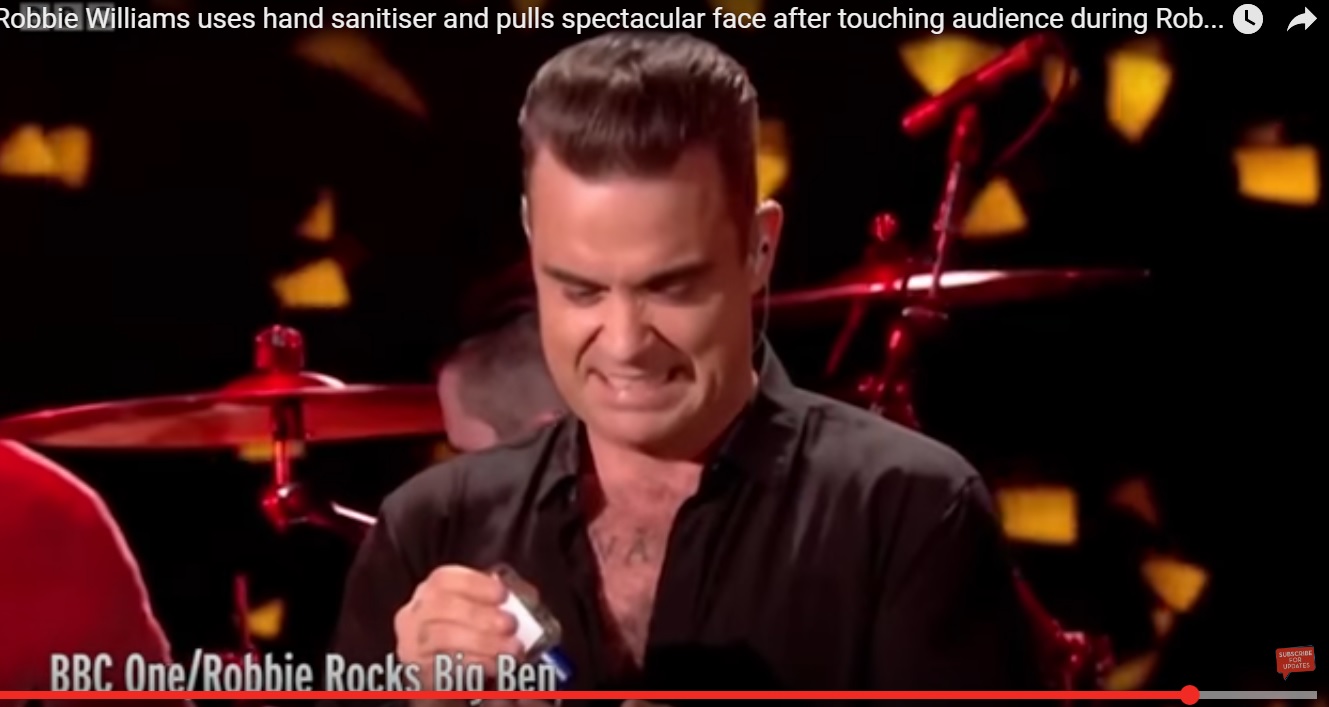 Robbie Williams rajongós lett, úgyhogy kezet mosott a színpadon