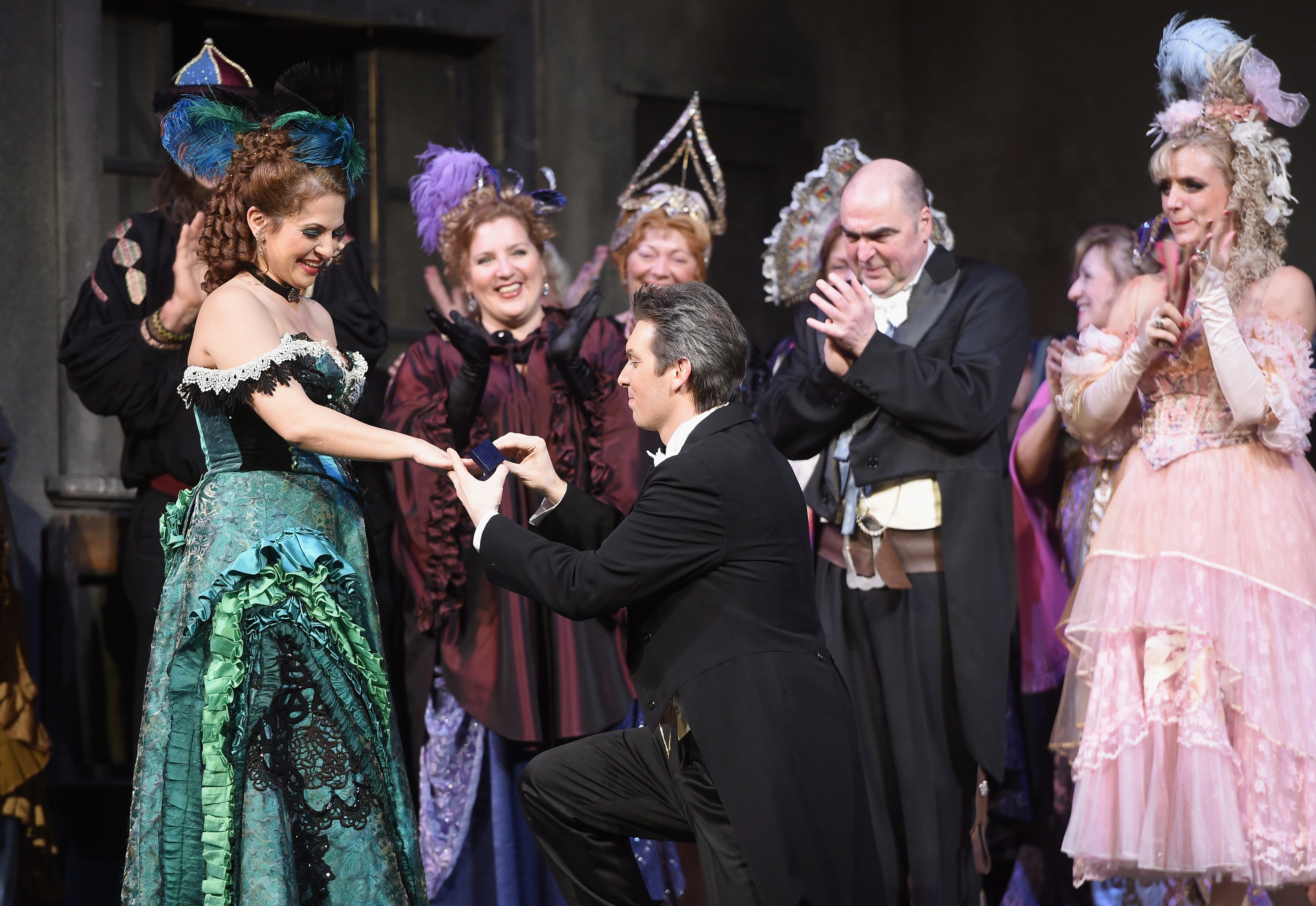 Előadás közben, az Operaház színpadán kérte meg a menyasszonya kezét
