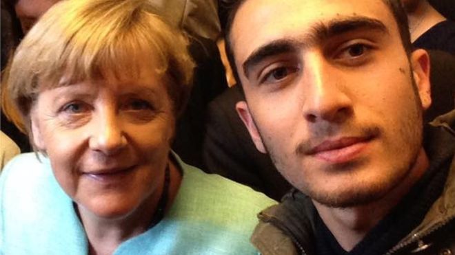Beperli a Facebookot a Merkellel szelfiző szír menekült