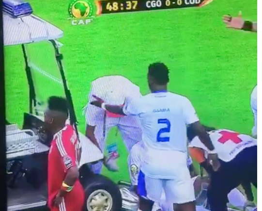 Földön fekvő sérült játékost ütött el az orvosi kocsi az Afrika Kupa egyik meccsén