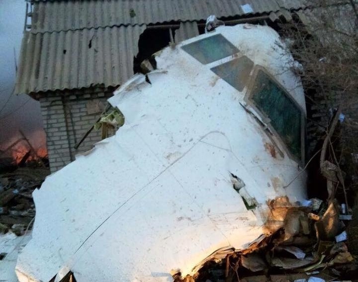 Lakóházakra zuhant egy török repülő Kirgizisztánban