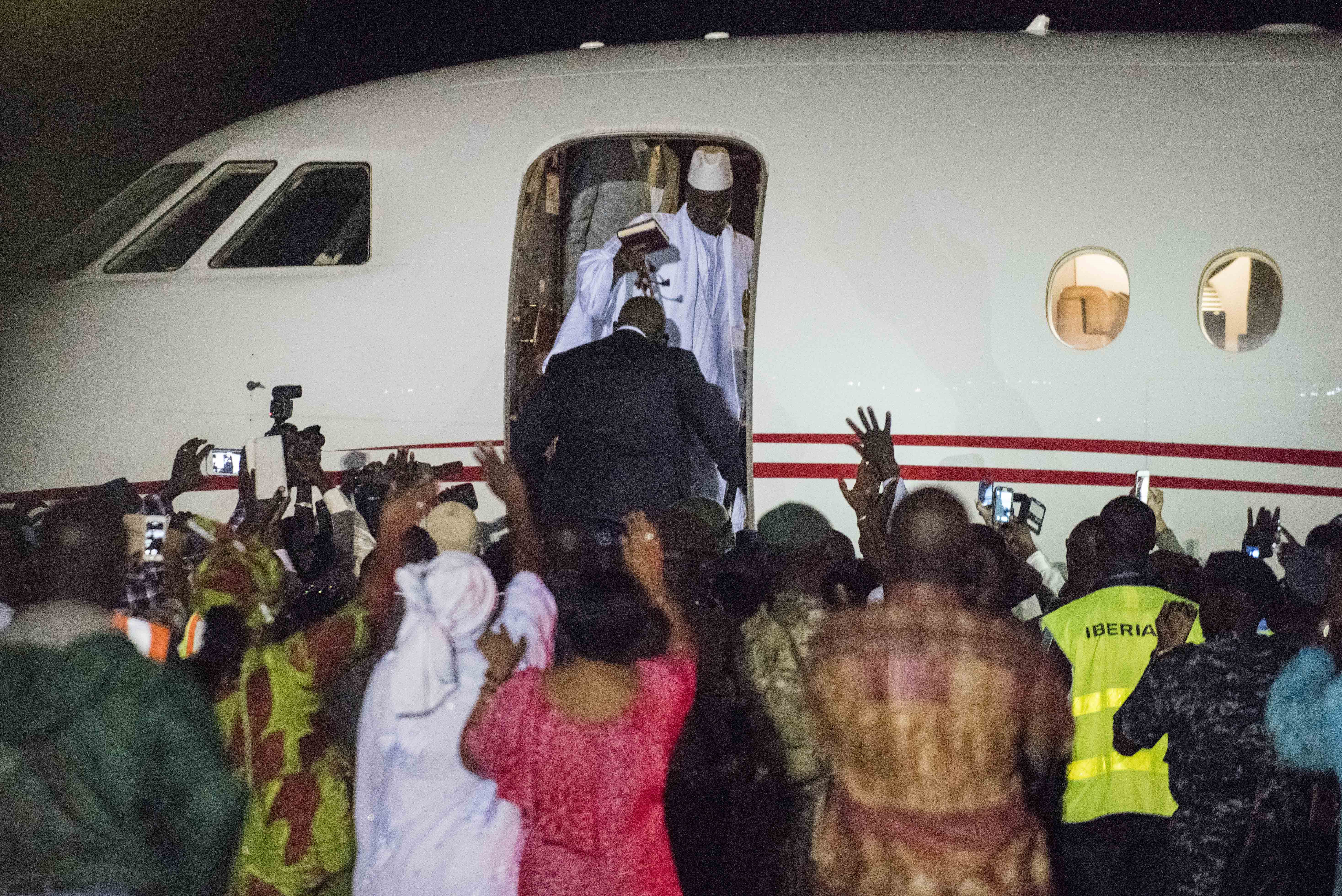 Megoldódott a gambiai válság, a bukott elnök száműzetésbe vonult