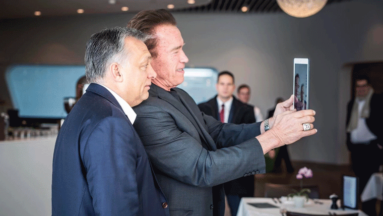 Schwarzeneggerrel szelfizett Orbán
