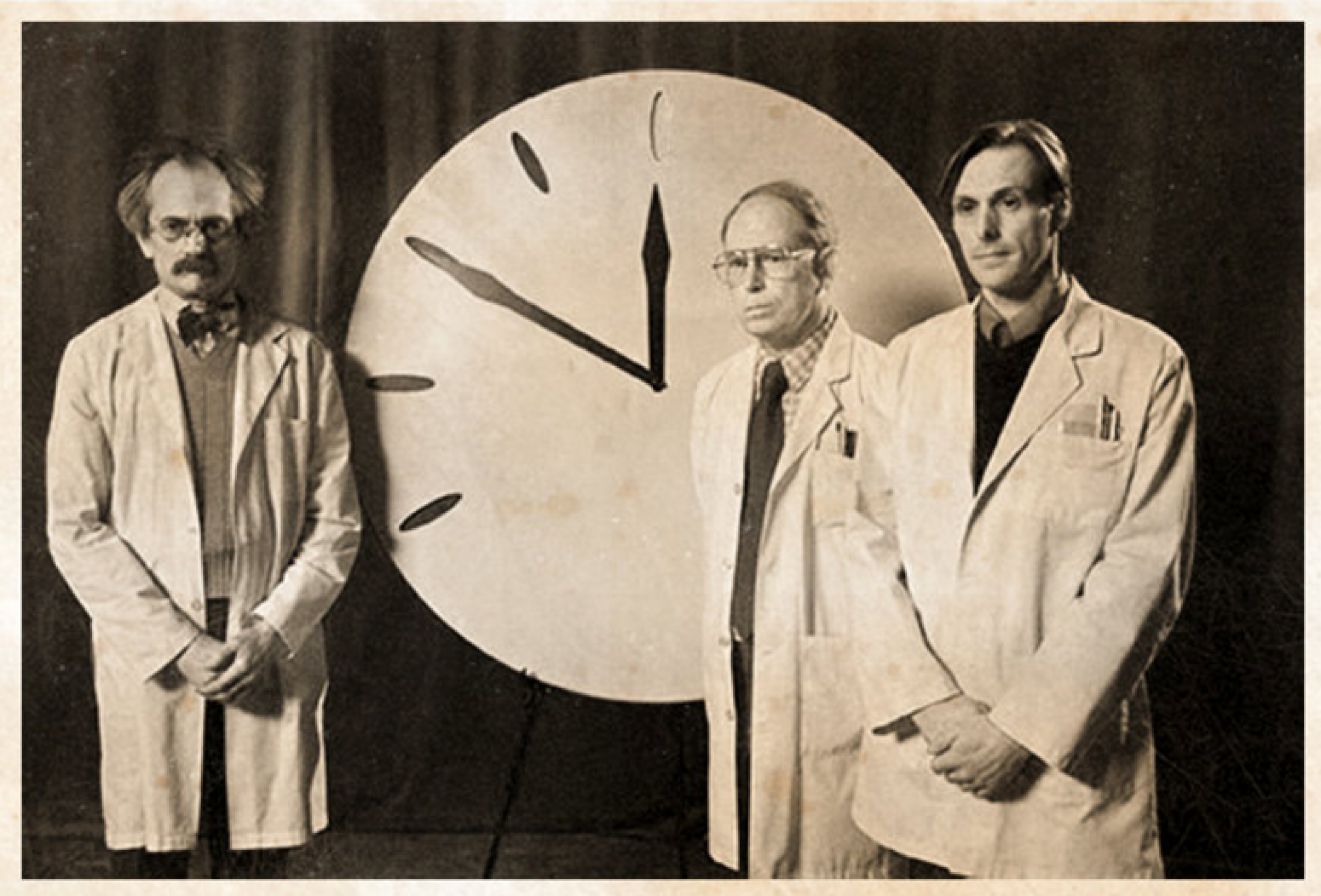 Часы судного времени. Бюллетень ученых-атомщиков 1947. Часы Судного дня 1947. Часы Судного дня 1962. Ядерные часы Судного дня.
