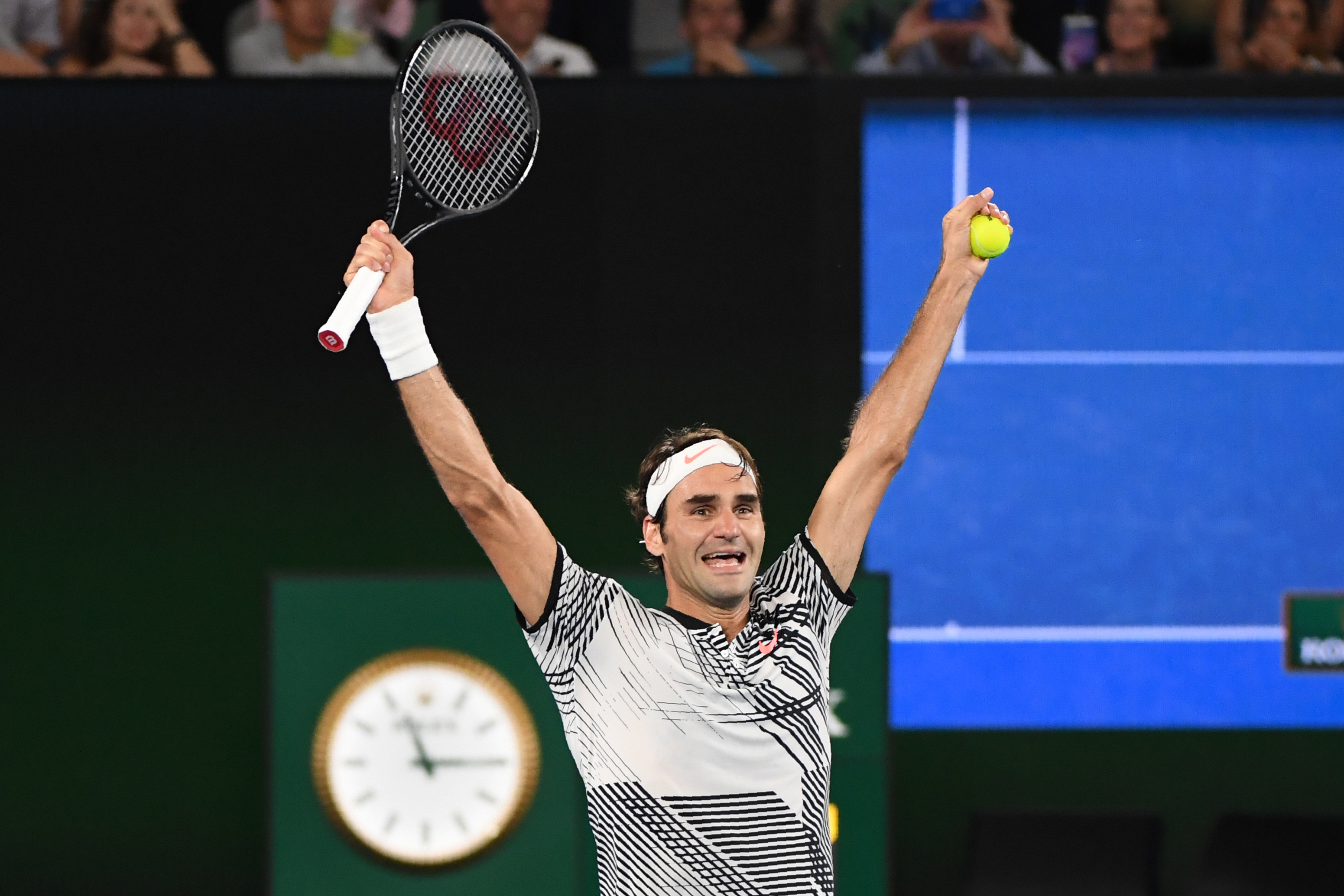 A zseniális Roger Federer 35 évesen legyőzte ősi riválisát, és megszerezte 18. Grand Slam-trófeáját