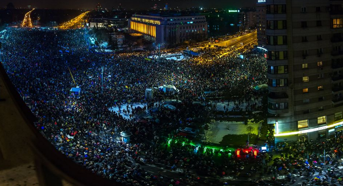 A rendszerváltás óta nem tüntettek annyian Romániában, mint ma este