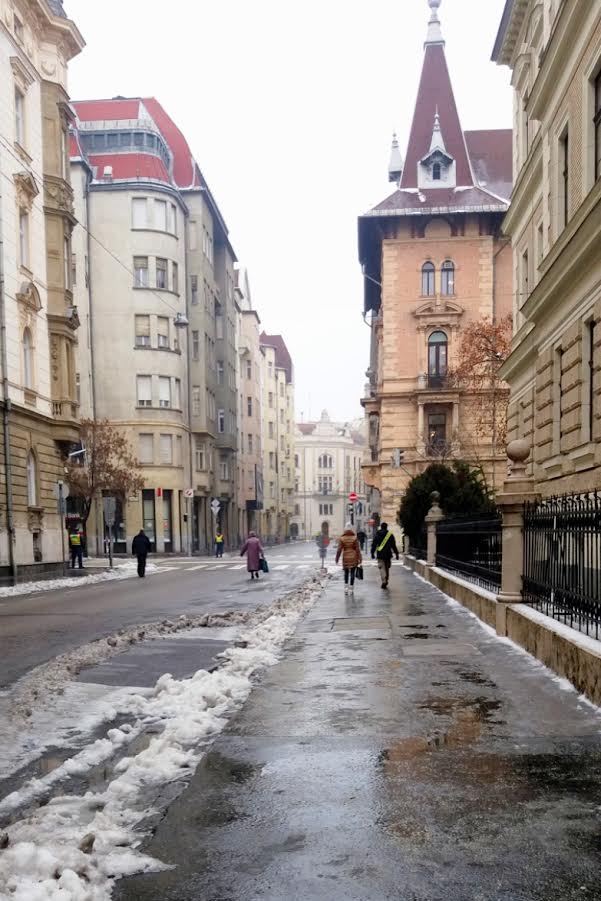 Szaporázza a lépést! Így ugráltatják a rendőrök a budapesti járókelőket Putyin miatt