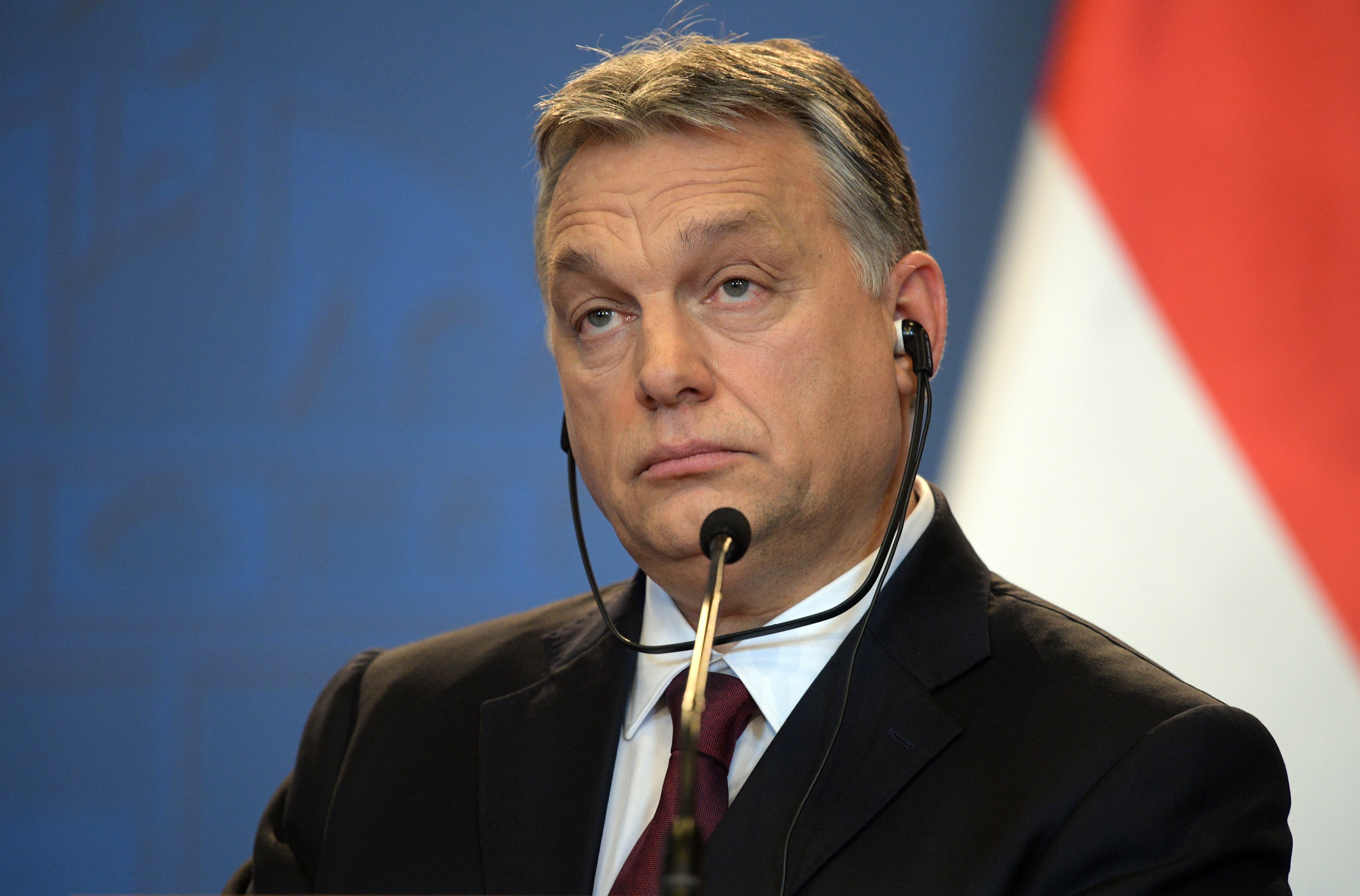 Hangoskönyvben is kiadja a kormány a Magyarország erősödik szórólapokat