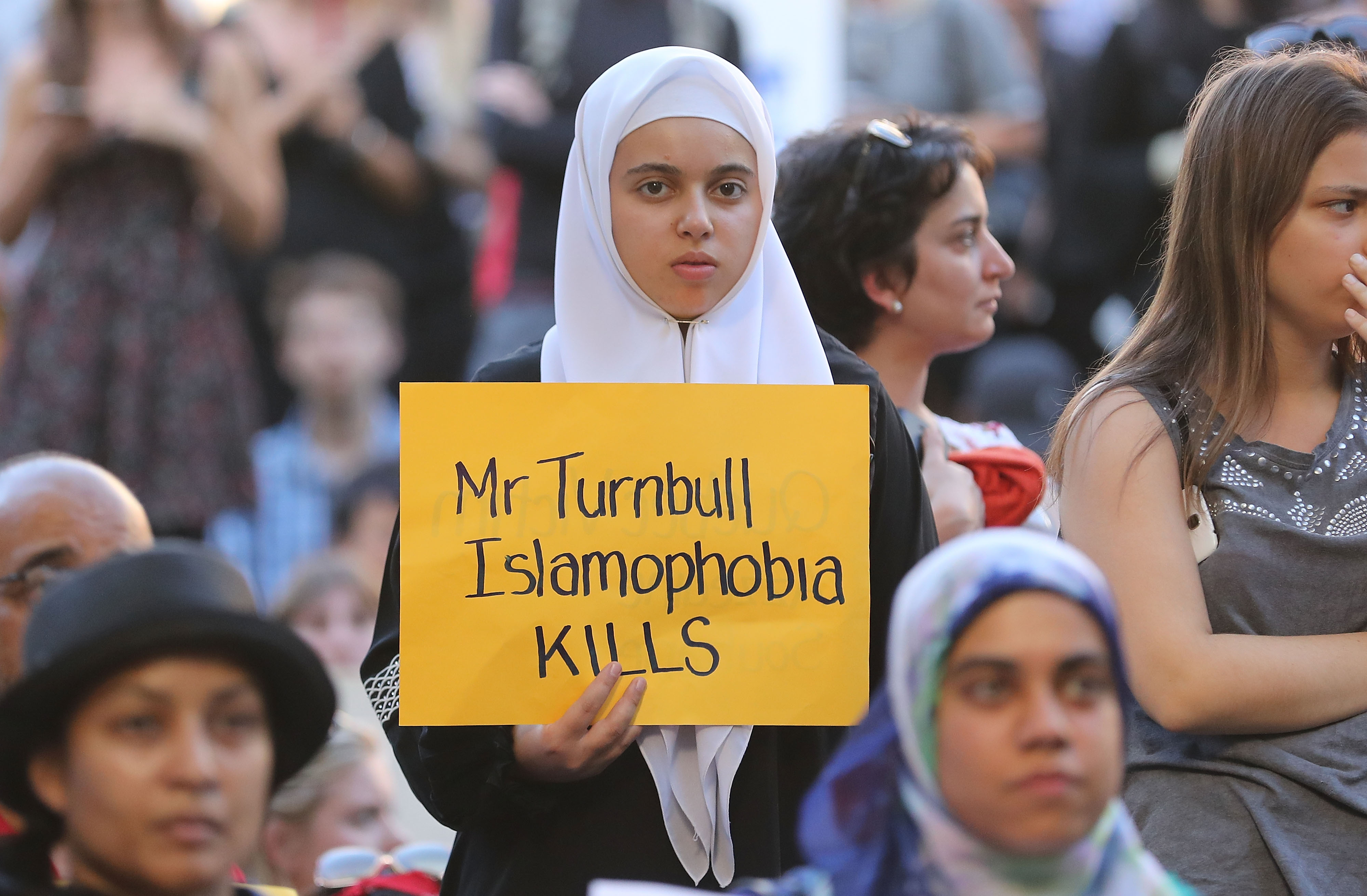 Исламофобия это. Исламофобия во Франции. Мусульмане во Франции. Исламофобия. Stop исламофобия.