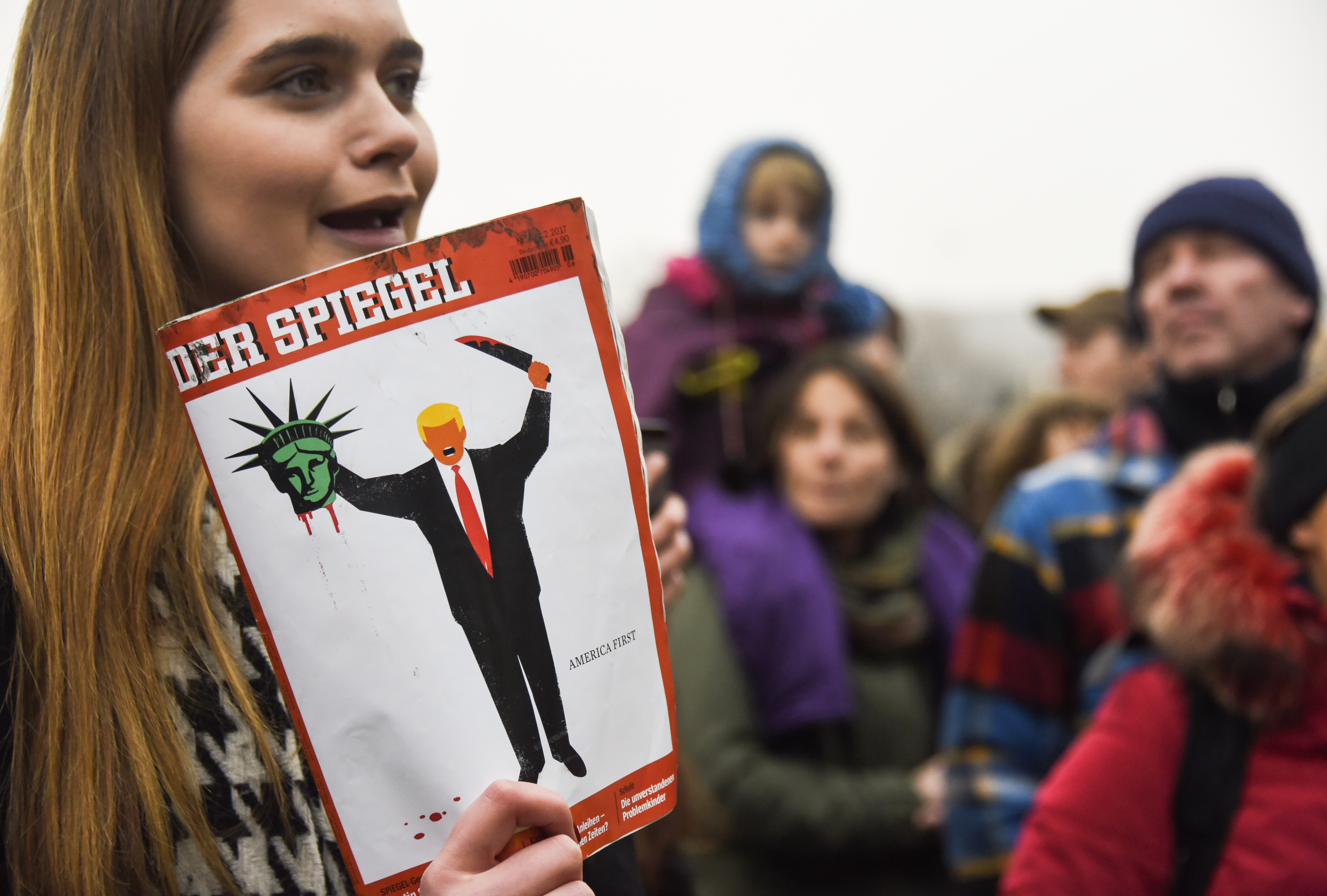 A Spiegel főszerkesztője megvédte a címlapot, amin a Szabadság-szobrot lefejező Trump látható