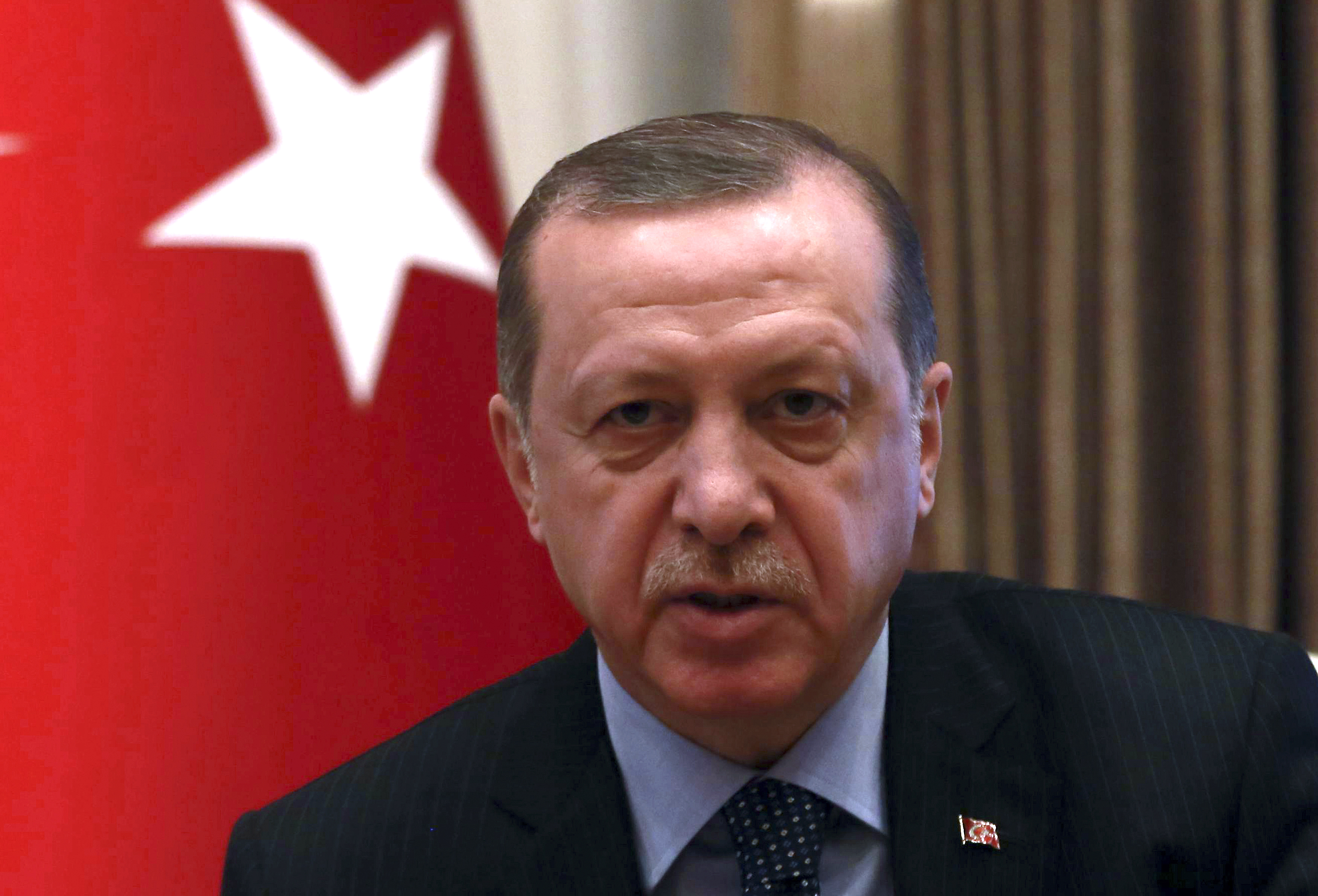 Erdogan telefonon kérte Trumptól, hogy ne támogassák tovább a szíriai kurdokat