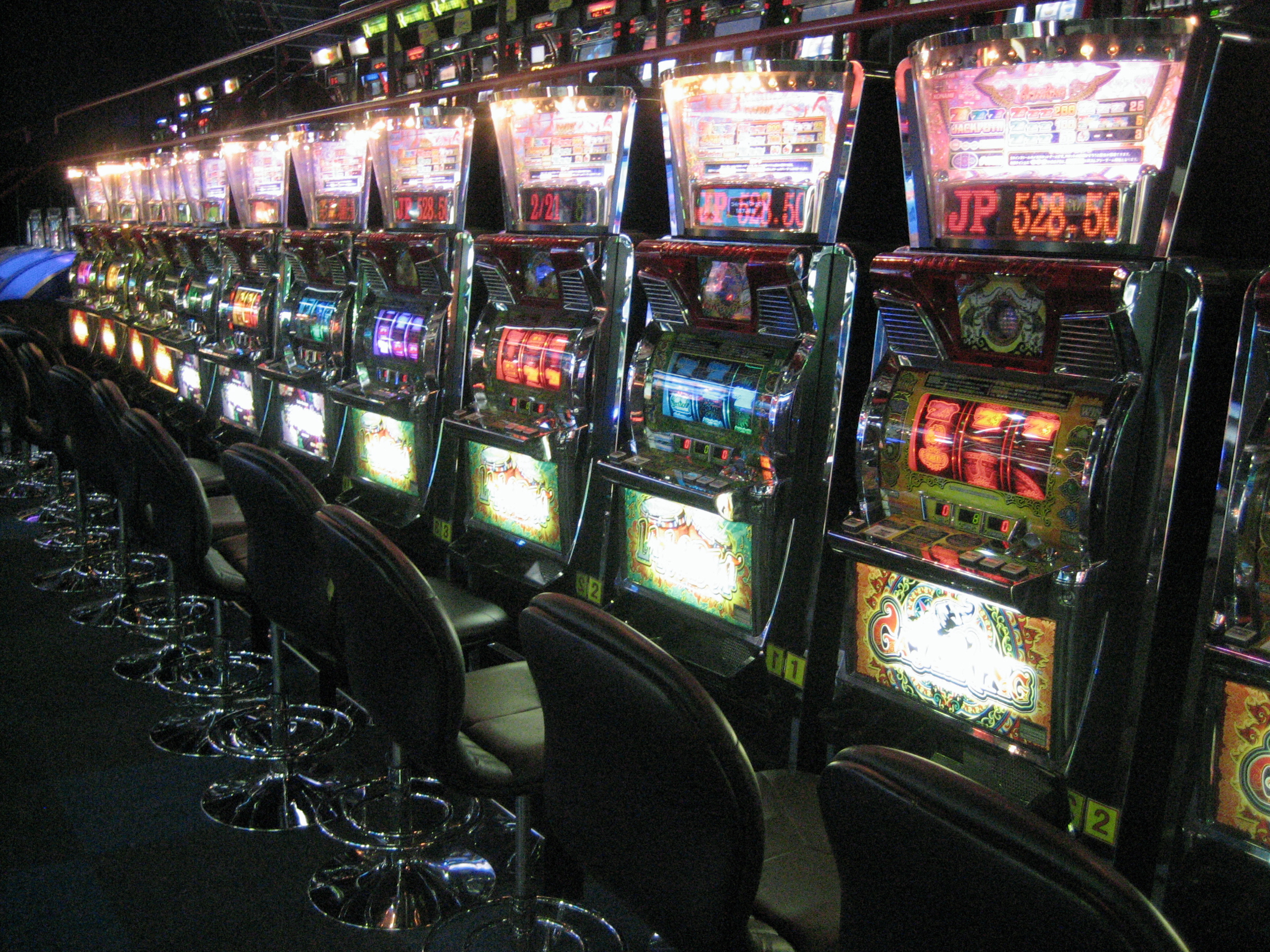 A szentpétervári nyerőgépmaffia évek óta vidáman fosztogatja a világ kaszinóit, a kaszinósok pedig csak a fejüket vakarják