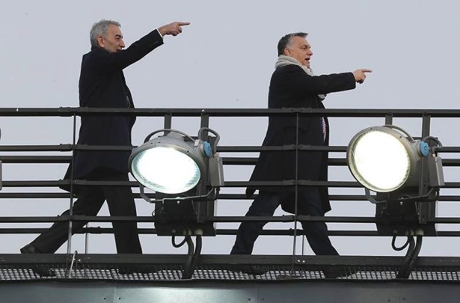 Adnan Polat és Orbán Viktor a felcsúti stadion tetején
