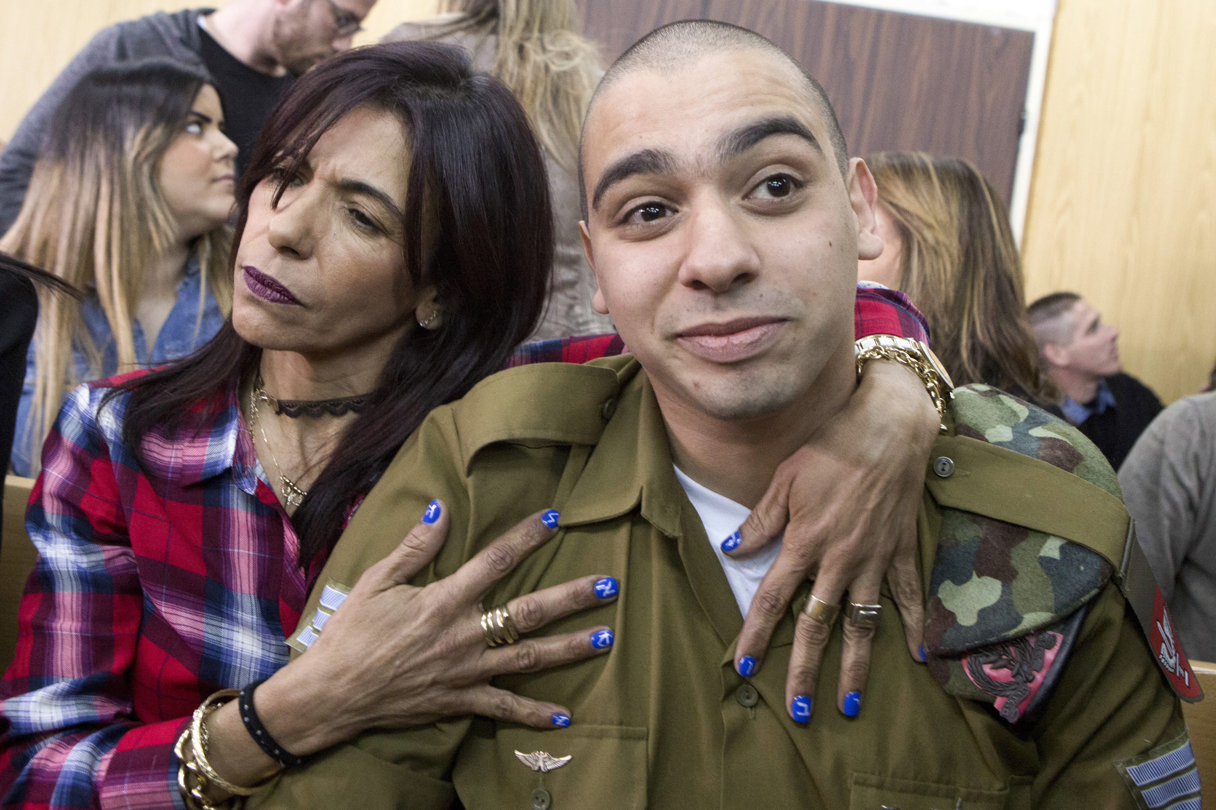 Másfél évre ítélték a földön fekvő palesztint agyonlövő izraeli katonát