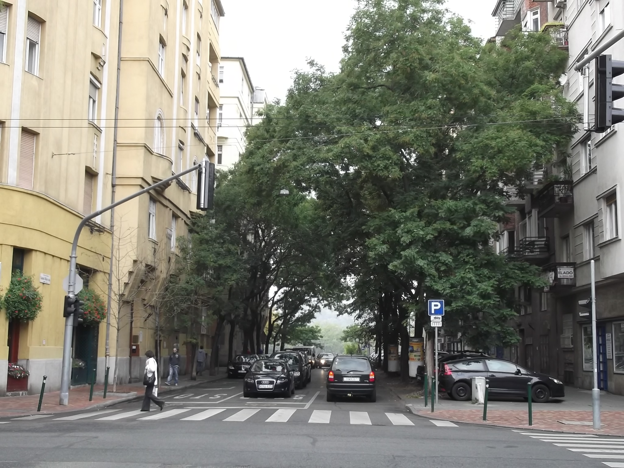 A Radnóti Miklós utca és a Pozsonyi út sarka békeidőben, zsidózás nélkül