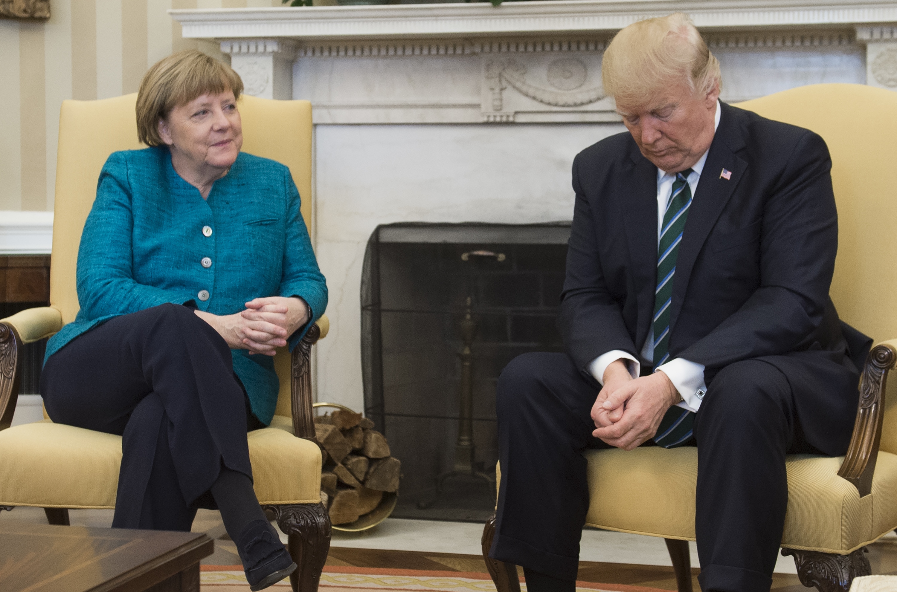 Trump megilletődött Merkeltől