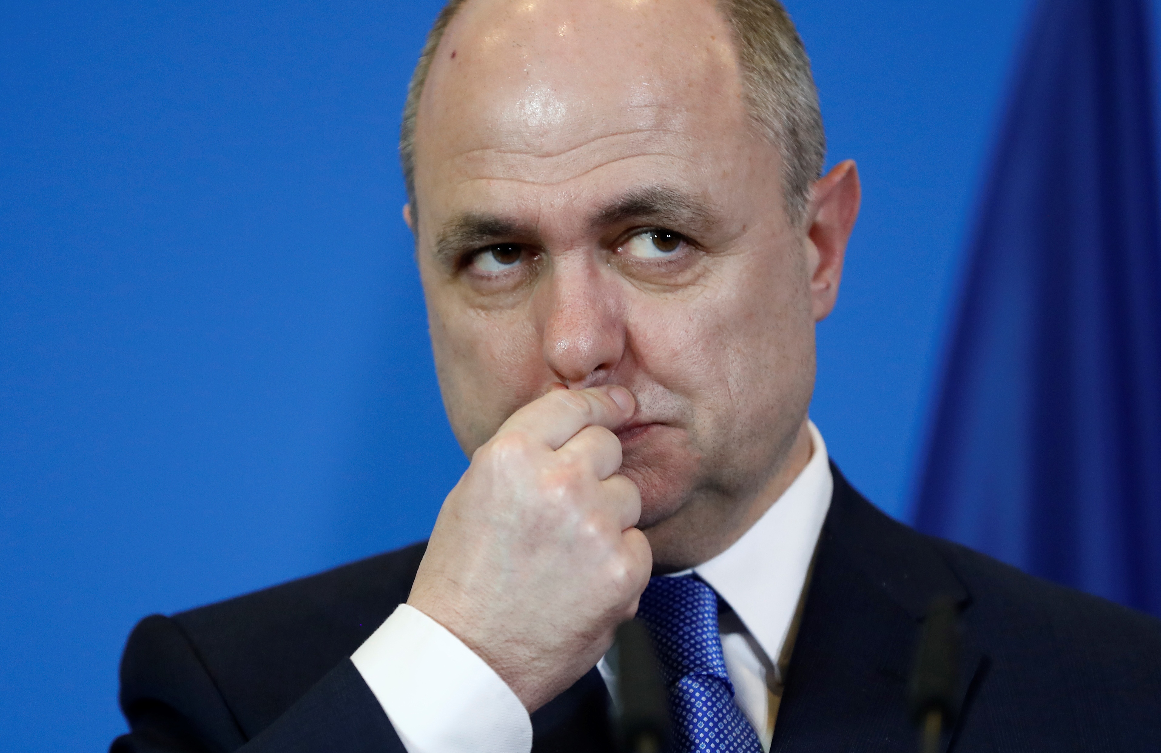 Lemondott a francia belügyminiszter, miután kiderült, hogy közpénzből fizette a lányait a nyári szünetben