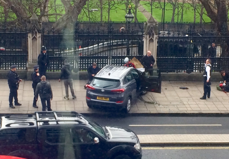Terrortámadás történt a londoni Westminsternél