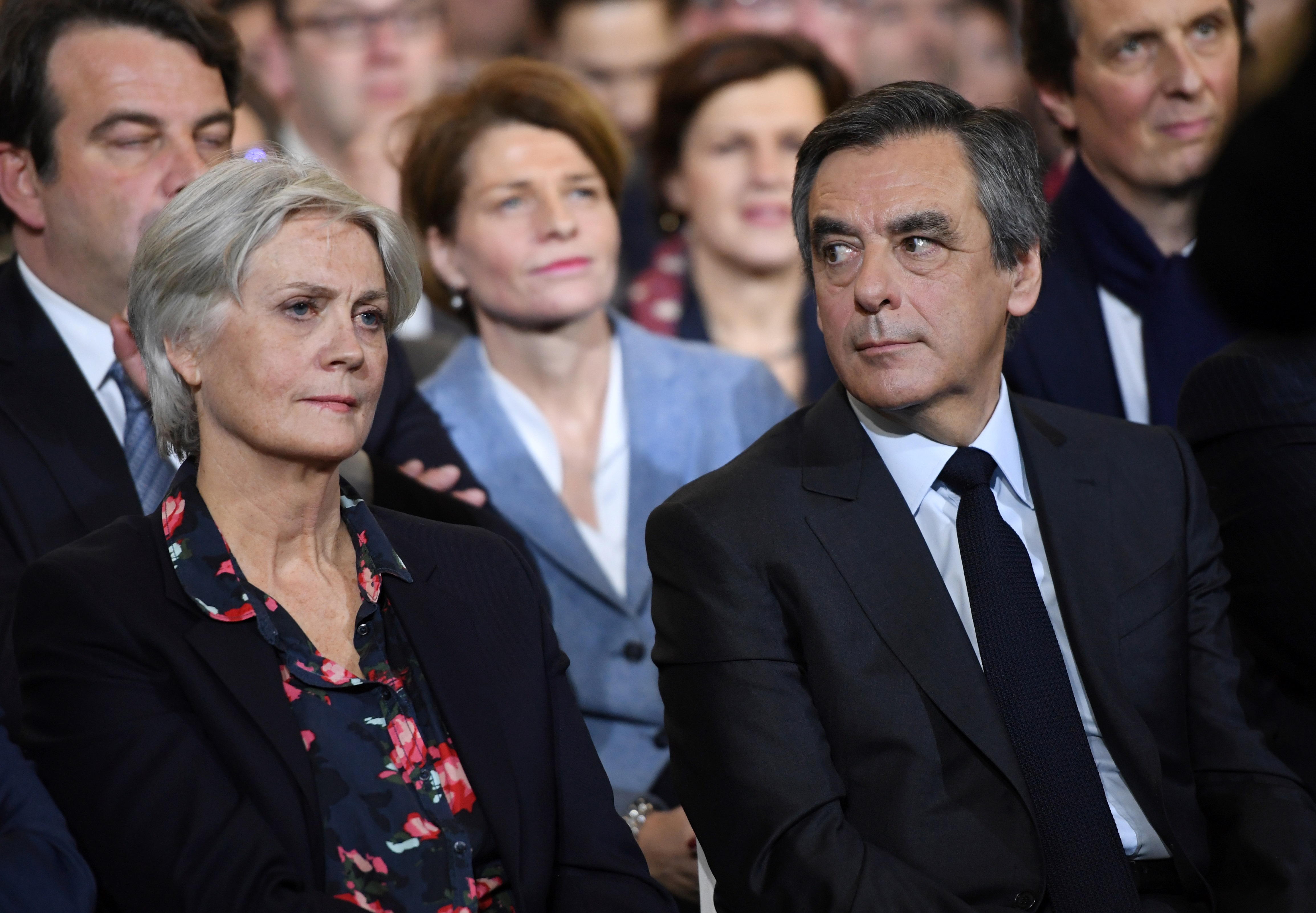 Fillon felesége ellen is vádat emeltek sikkasztás és hivatali visszaélés miatt