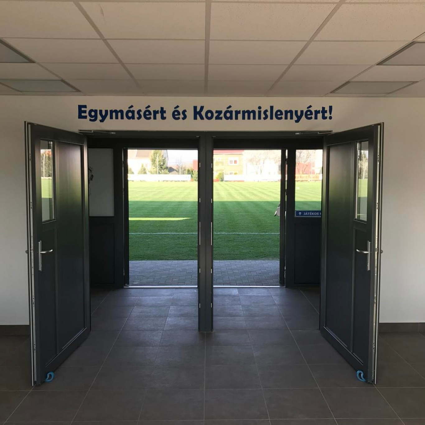 Az állam félmilliárdot költ egy 7000 fős kisváros 2017-ben épült futballstadionjának felújítására