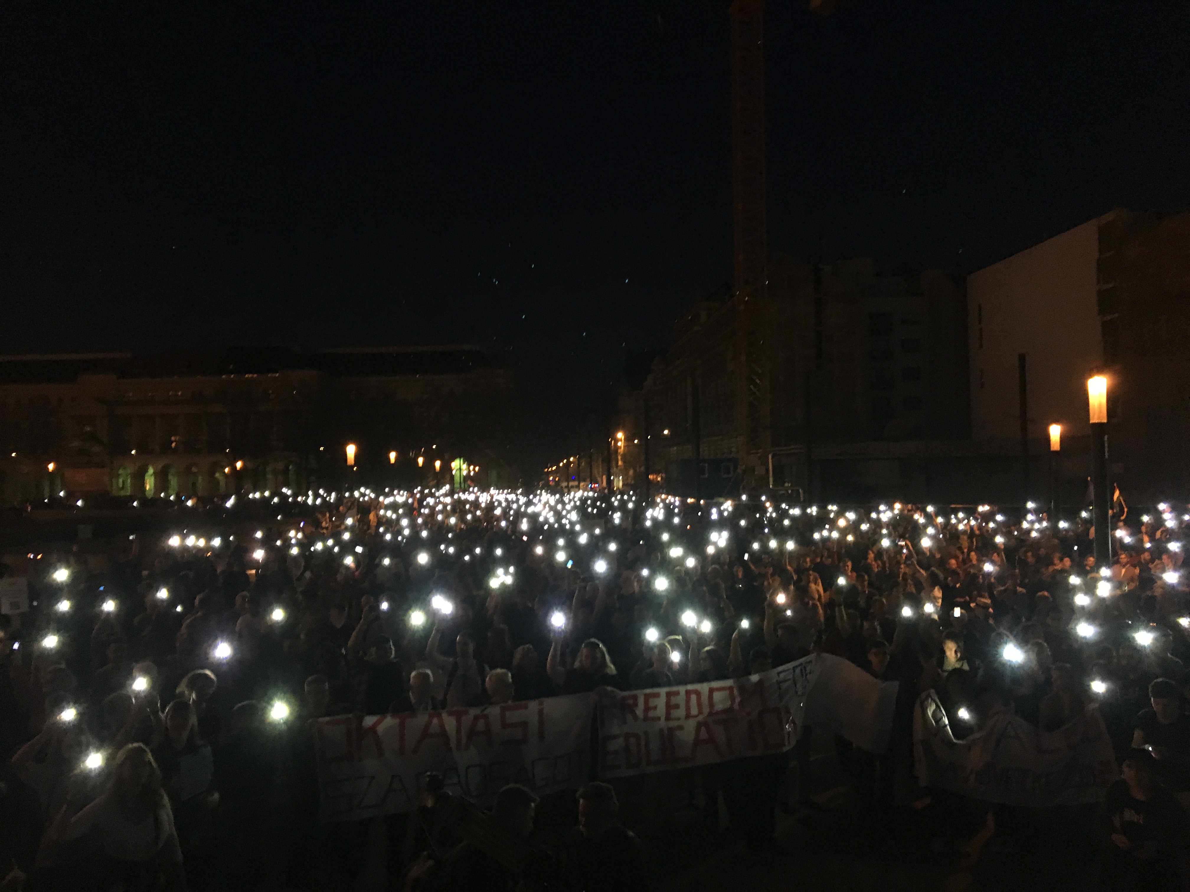 Több ezren tüntettek az oktatás szabadságáért Budapesten 