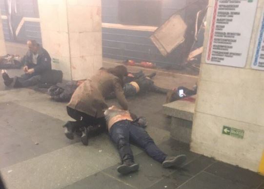 Robbantás a szentpétervári metróban, 14 halott
