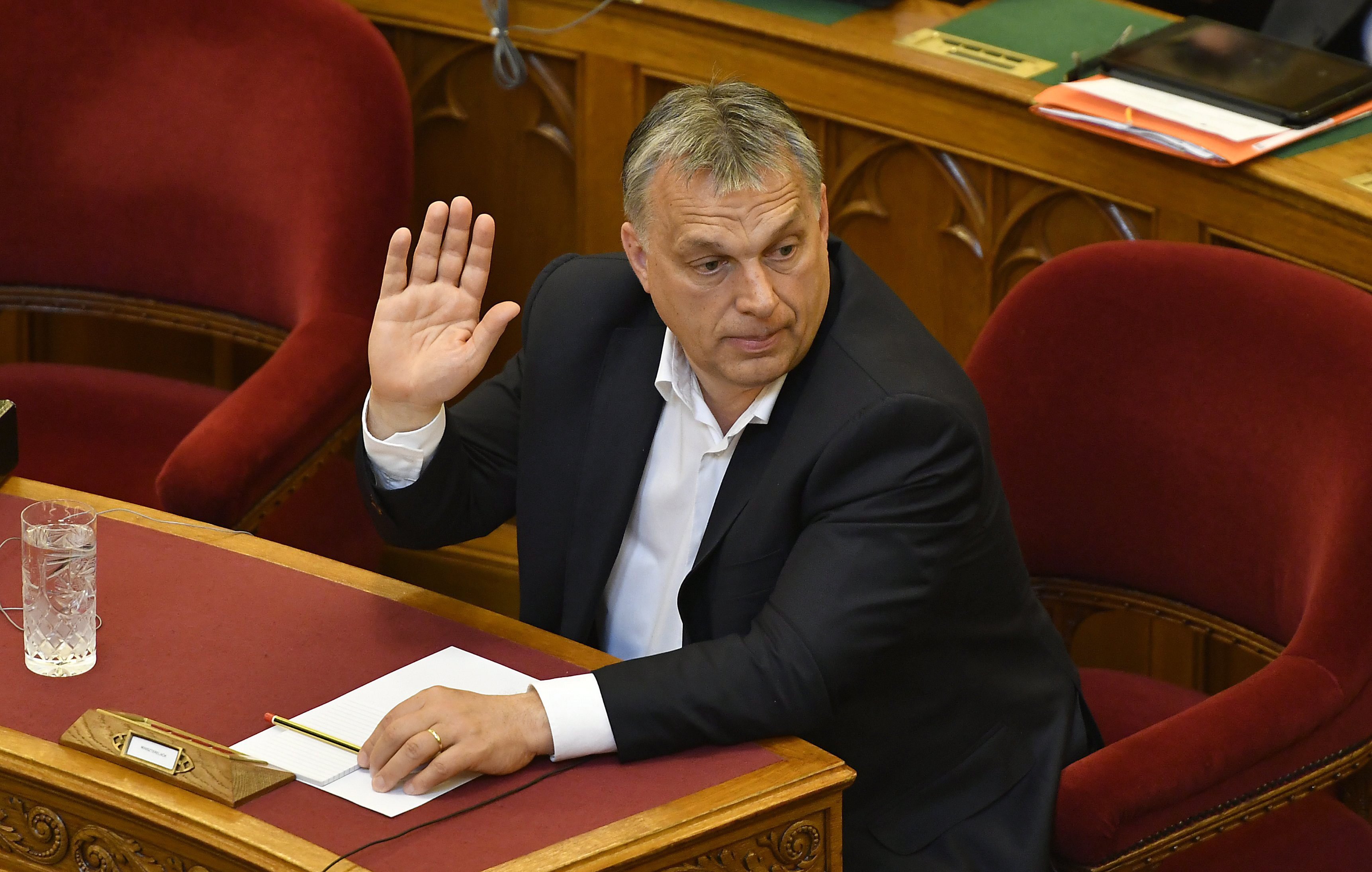 Budapest, 2017. április 3...Orbán Viktor miniszterelnök szavaz az Országgyûlés plenáris ülésén 2017. április 3-án...MTI Fotó: Illyés Tibor
