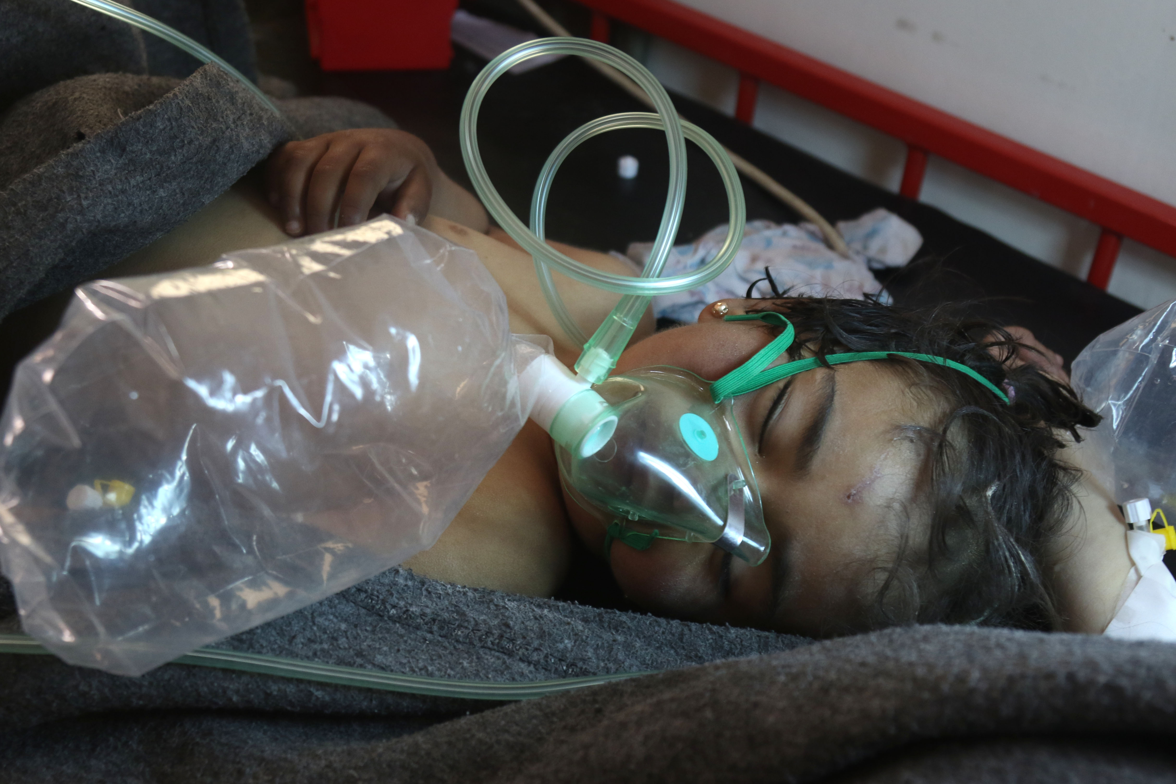 Sok nő és gyerek halt meg a polgárháború legsúlyosabb vegyifegyver-támadásában Szíriában