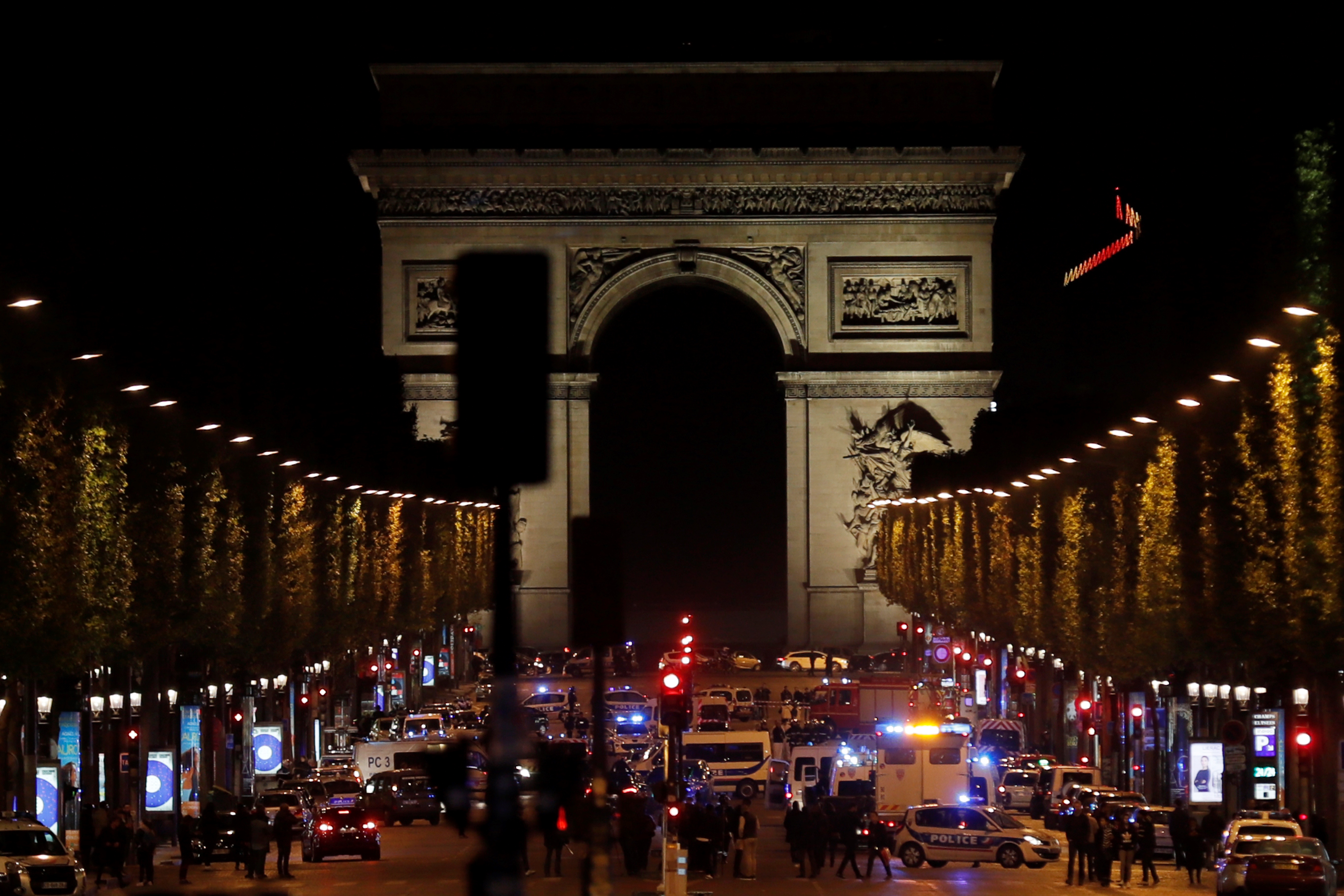 Lelőttek egy  rendőrt Párizsban
