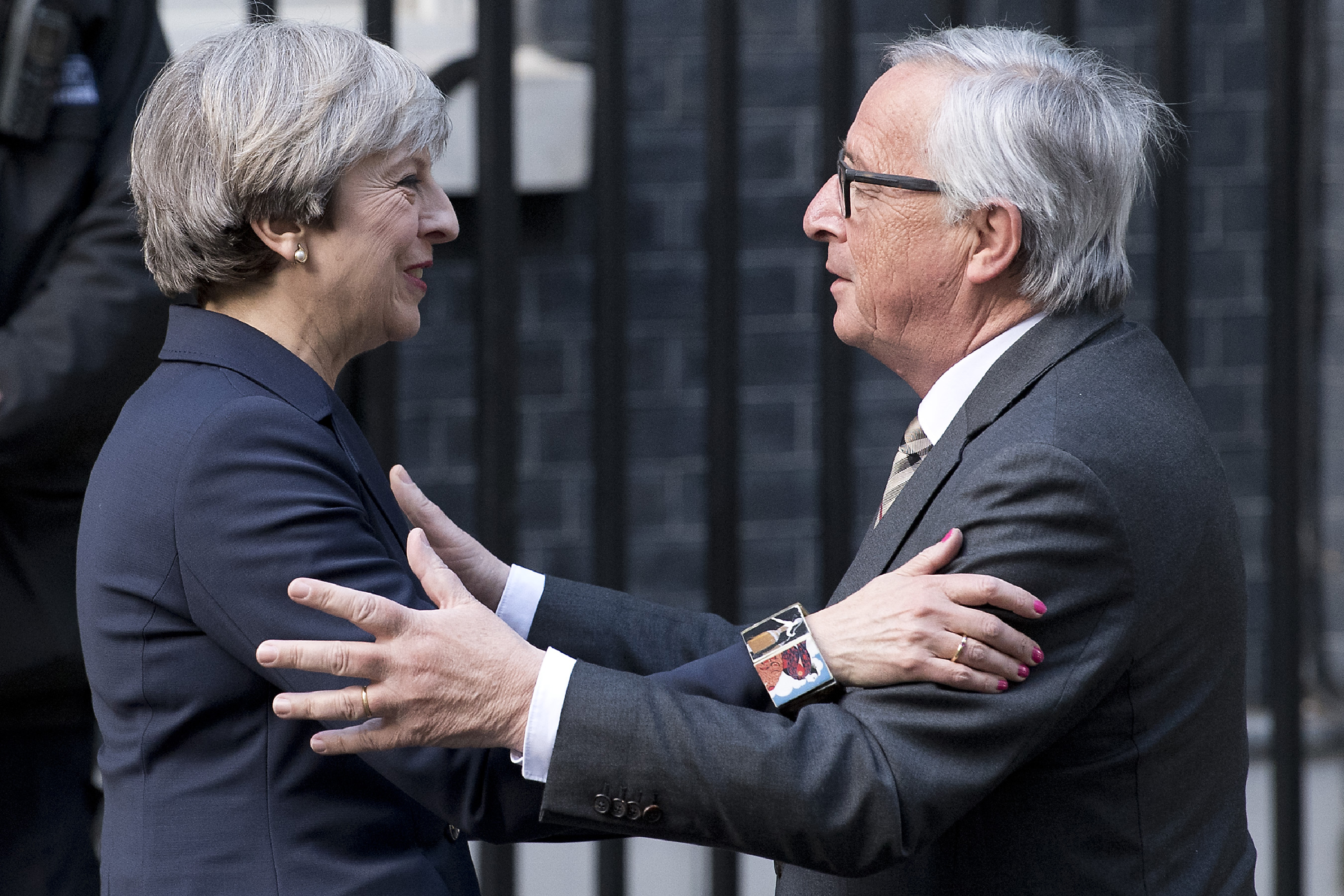 Egy katasztrófa lehetett Juncker és May találkozója