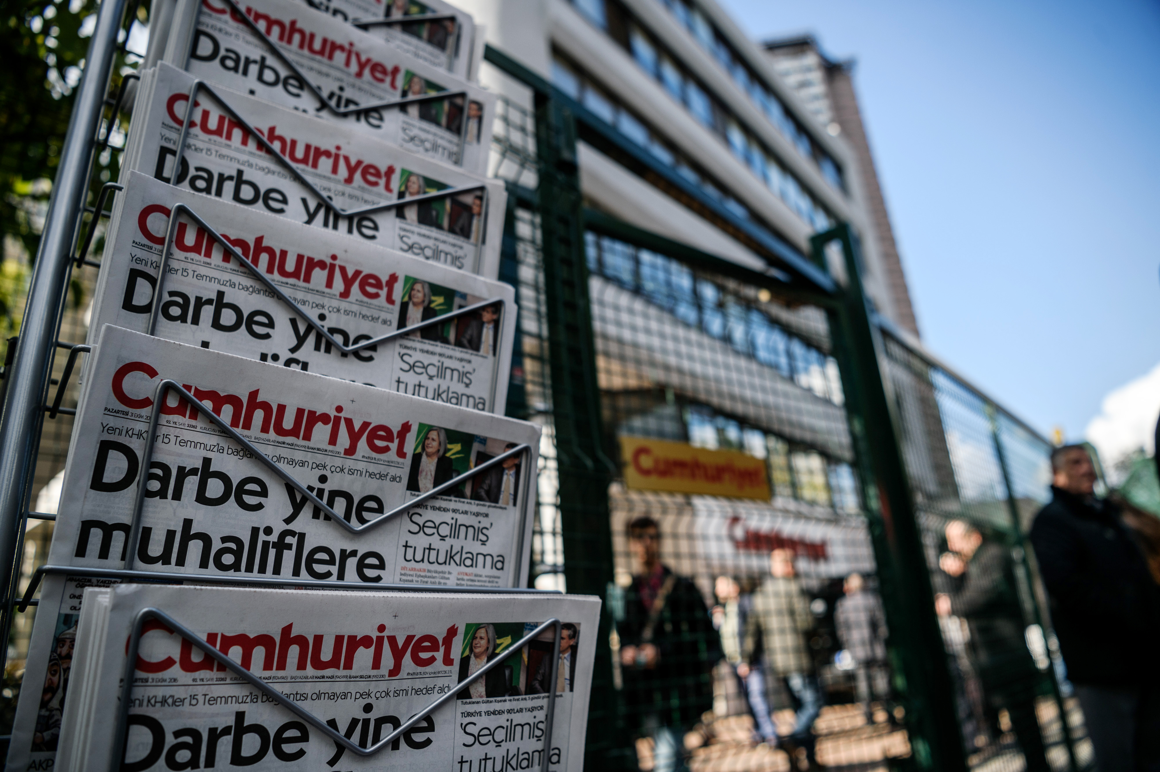 Letartóztatták a Cumhuriyet főszerkesztőjét Törökországban