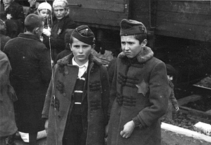 Magyar zsidó gyerekek Birkenauban, 1944 májusában