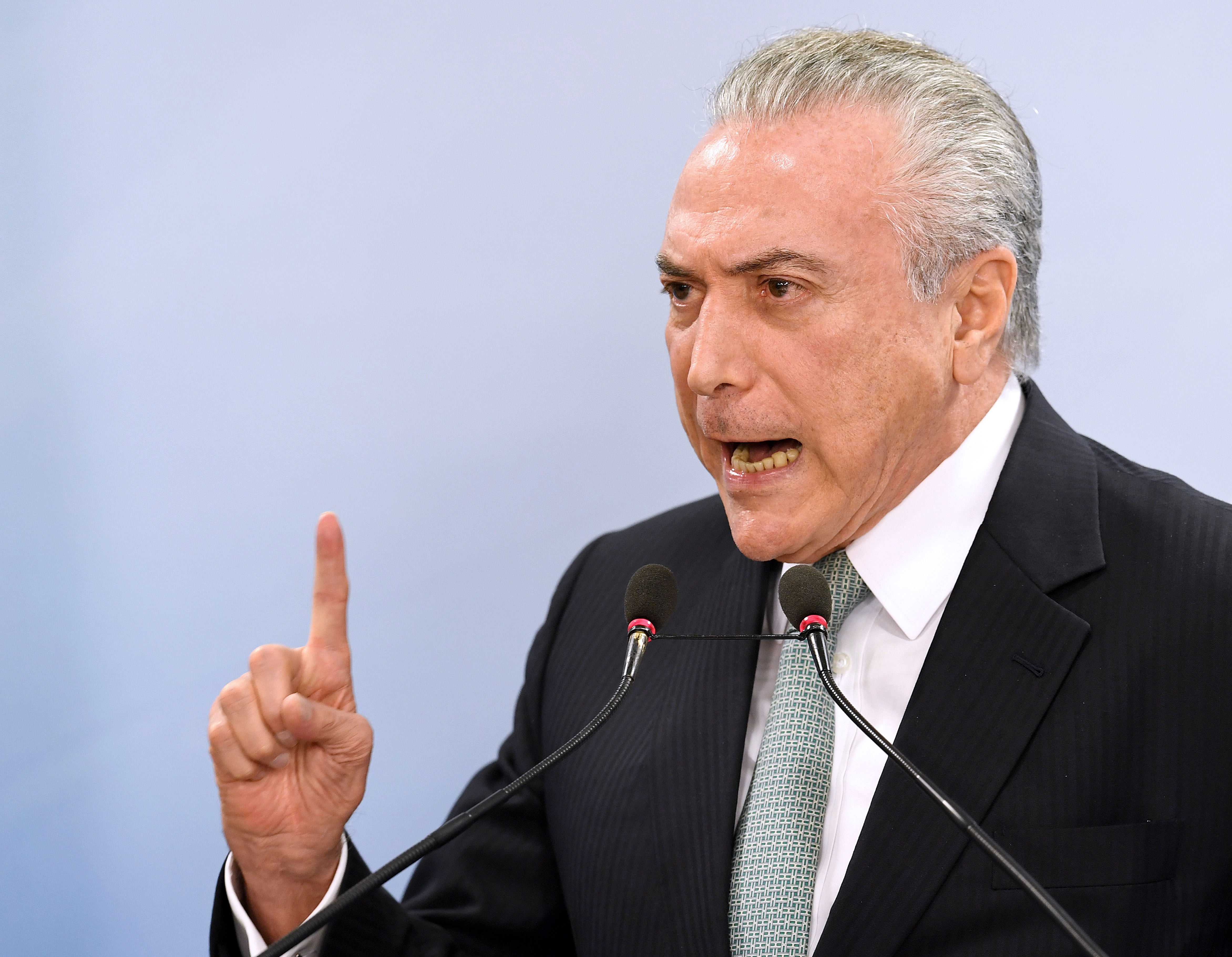 Korrupció miatt vádat emeltek a brazil elnök ellen