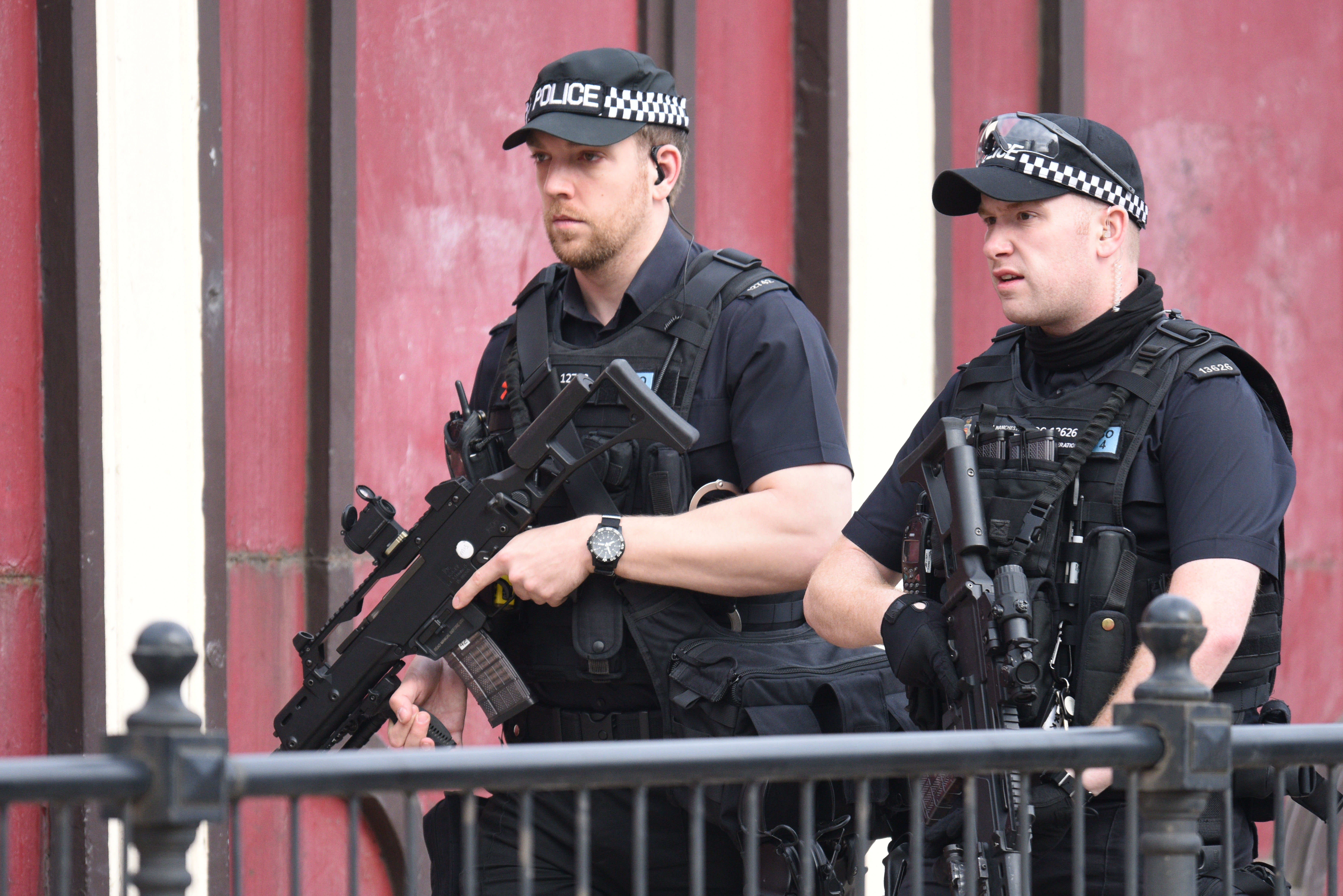 Egy 22 éves férfit gyanúsítanak a manchesteri terrortámadással