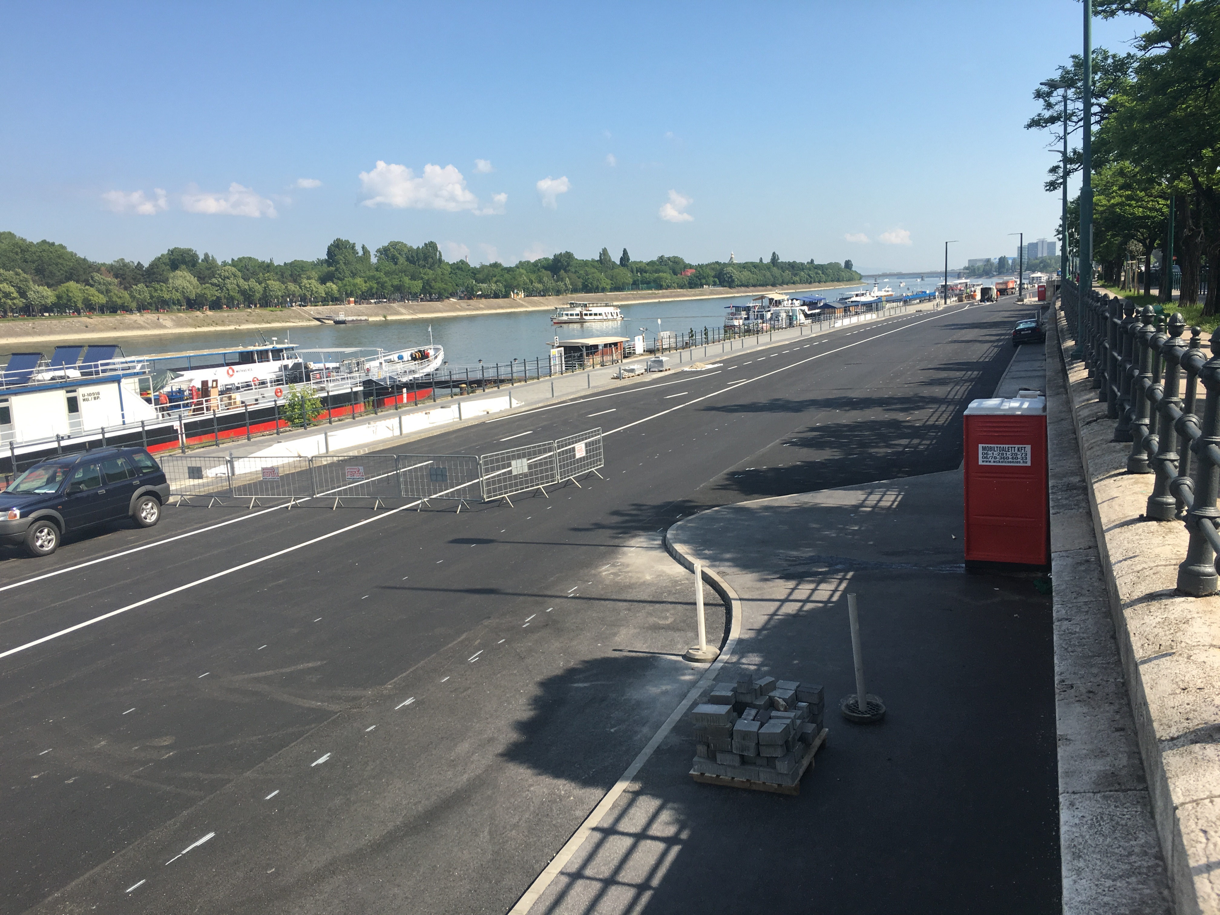 Ahogy most kinéz, nem a Moszkva sétány szabadítja ki a betonból a Duna-partot