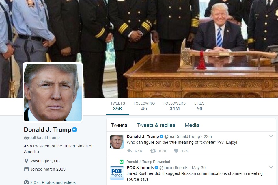 Egyre jobb: Trump reggel megpróbál úgy tenni, mintha éjjel cselesen direkt posztolt volna értelmetlen hülyeséget a Twitterre
