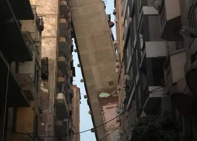 Dominóként dőlt meg egy 13 emeletes panelház Egyiptomban