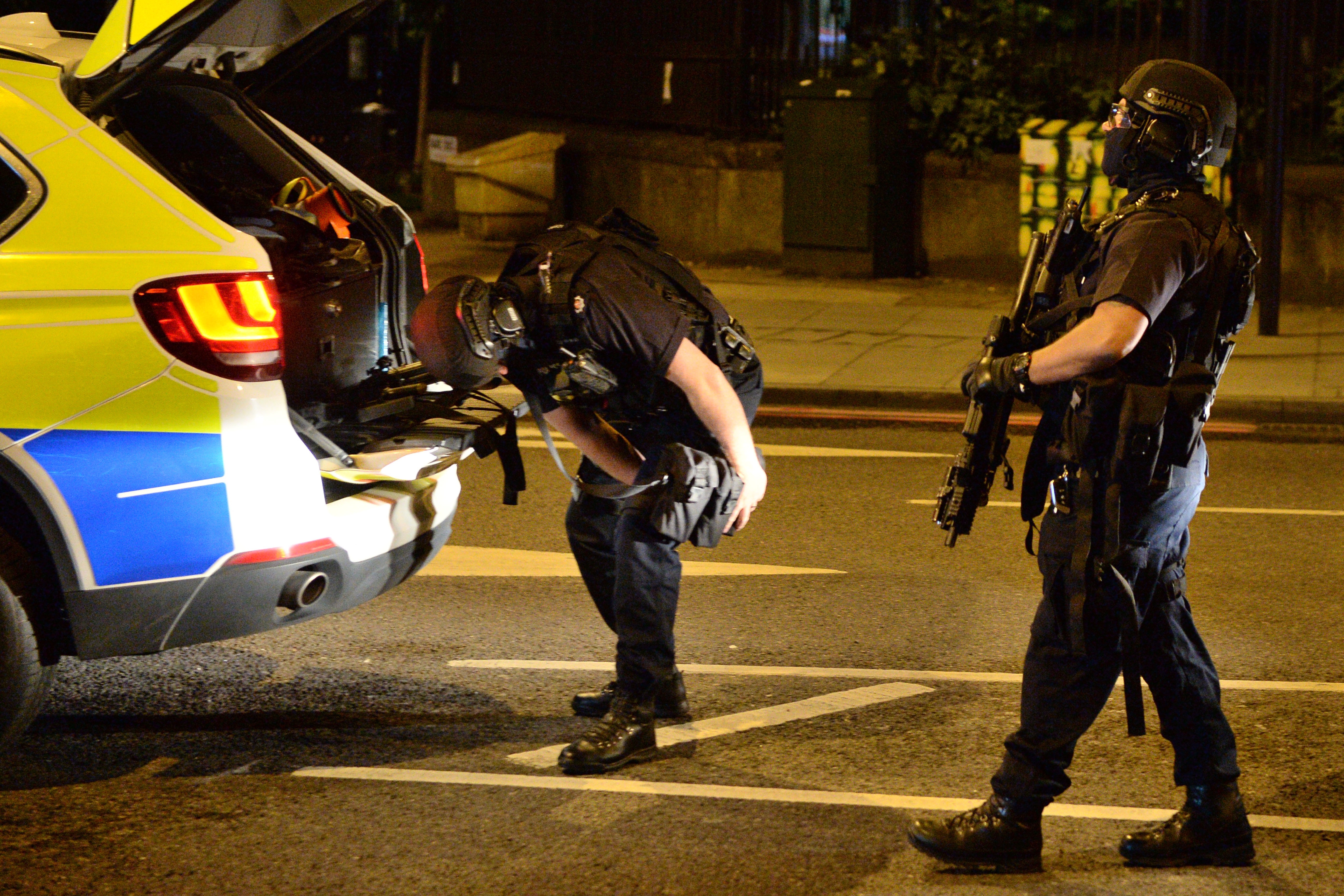 Nyolc rendőr ötven lövése végzett a három londoni terroristával